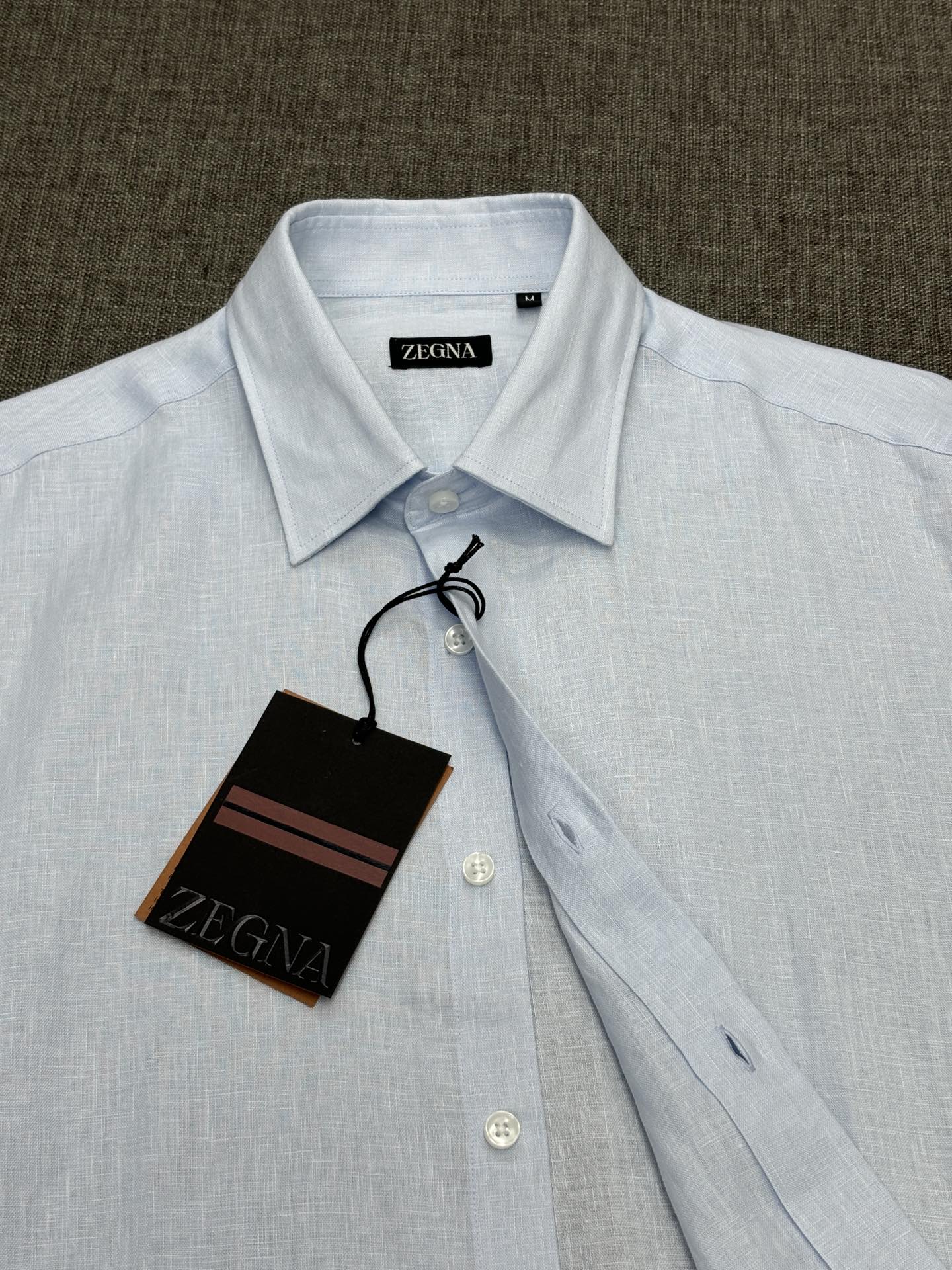 2026杰尼亚官网款最全亚麻9色衬衫老钱高奢绅士亚麻面料。男士长袖衬衫设计上沿袭了一贯滴现代极简主义基调