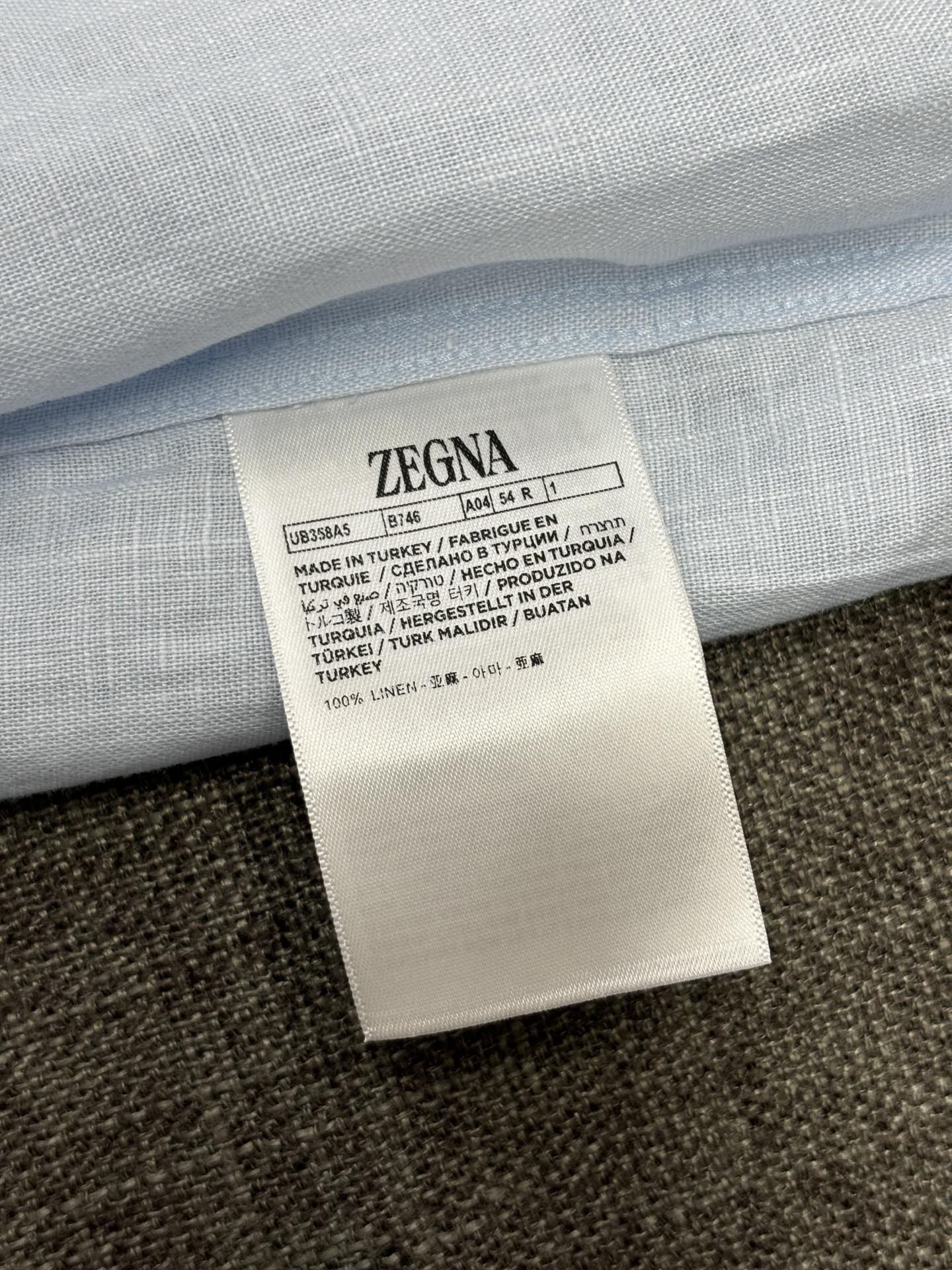 2026杰尼亚官网款最全亚麻9色衬衫老钱高奢绅士亚麻面料。男士长袖衬衫设计上沿袭了一贯滴现代极简主义基调