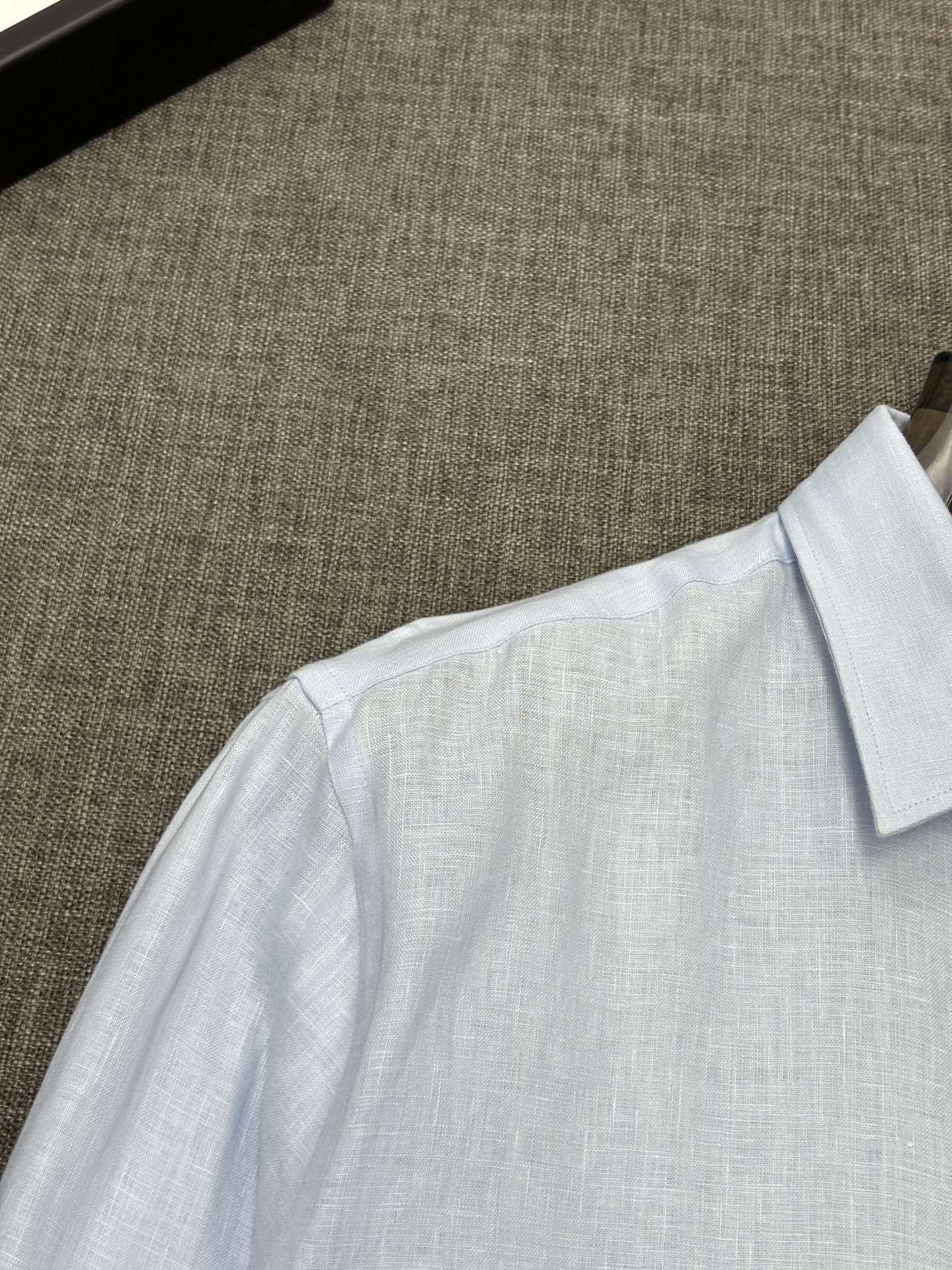 2026杰尼亚官网款最全亚麻9色衬衫老钱高奢绅士亚麻面料。男士长袖衬衫设计上沿袭了一贯滴现代极简主义基调