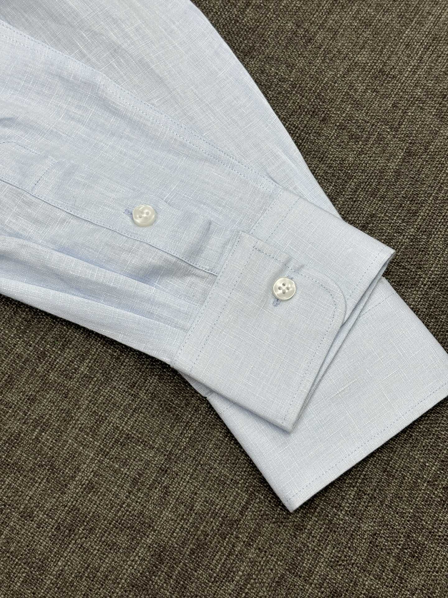 2026杰尼亚官网款最全亚麻9色衬衫老钱高奢绅士亚麻面料。男士长袖衬衫设计上沿袭了一贯滴现代极简主义基调