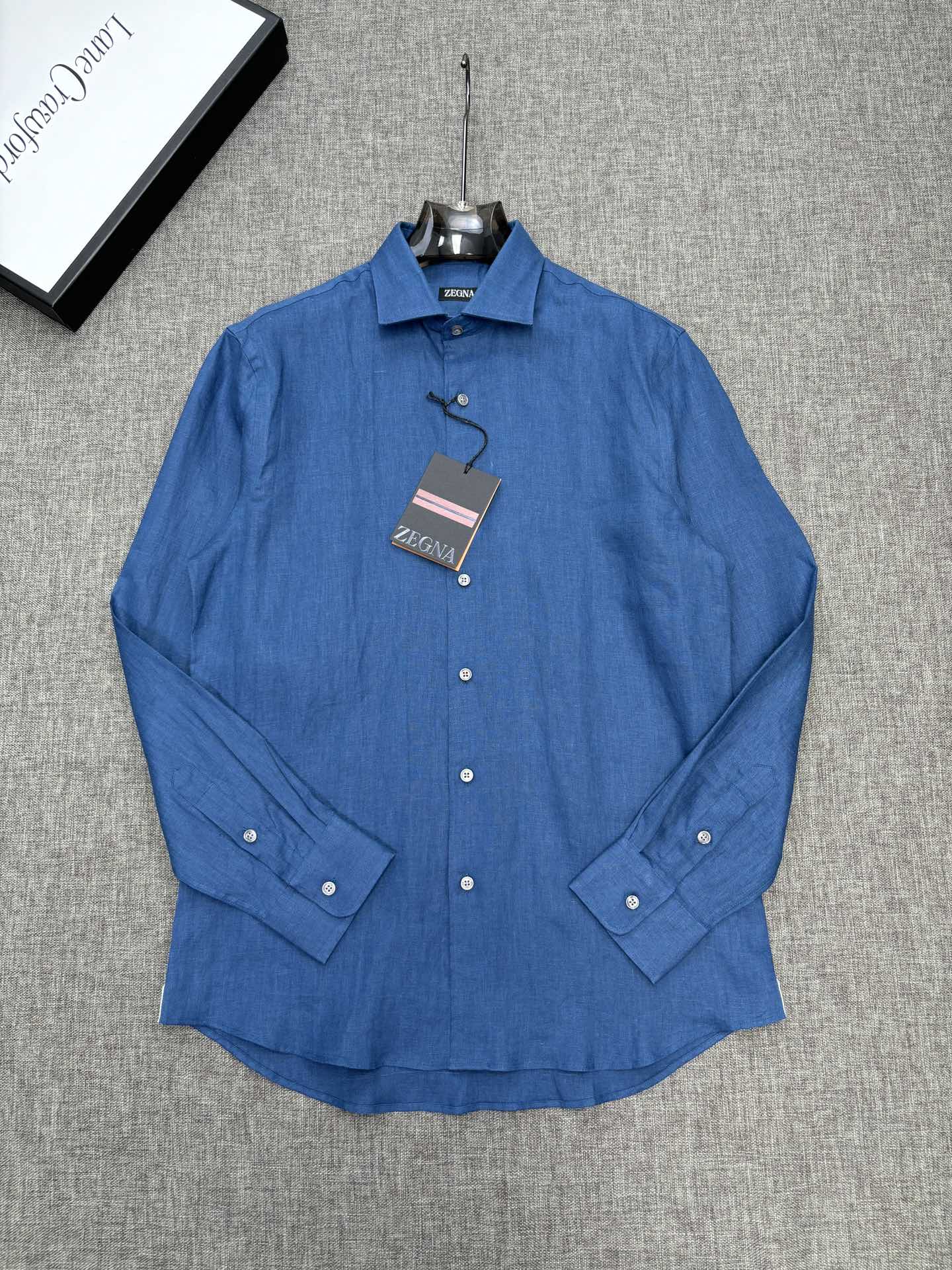 2026杰尼亚官网款最全亚麻9色衬衫老钱高奢绅士亚麻面料。男士长袖衬衫设计上沿袭了一贯滴现代极简主义基调