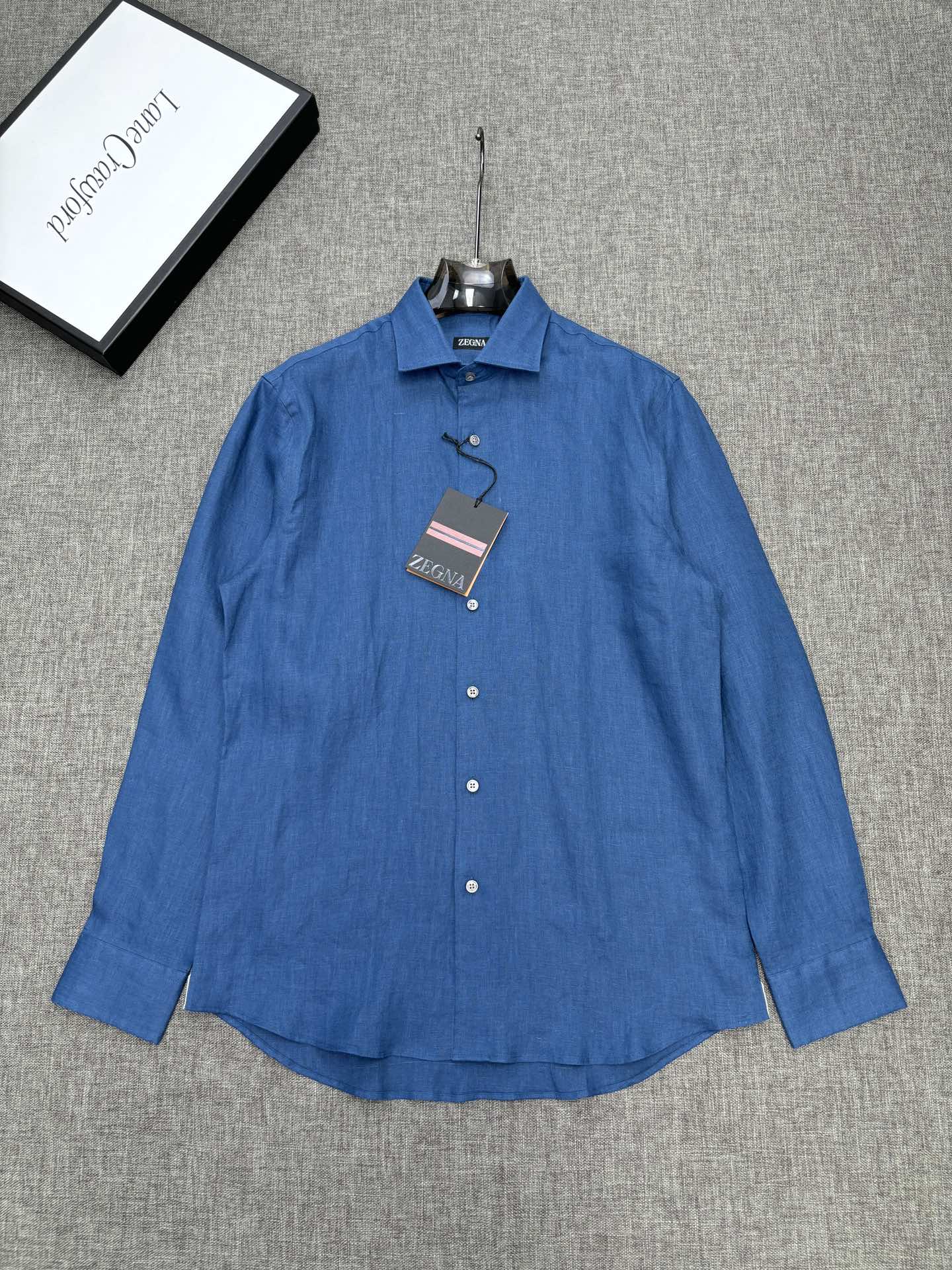 2026杰尼亚官网款最全亚麻9色衬衫老钱高奢绅士亚麻面料。男士长袖衬衫设计上沿袭了一贯滴现代极简主义基调