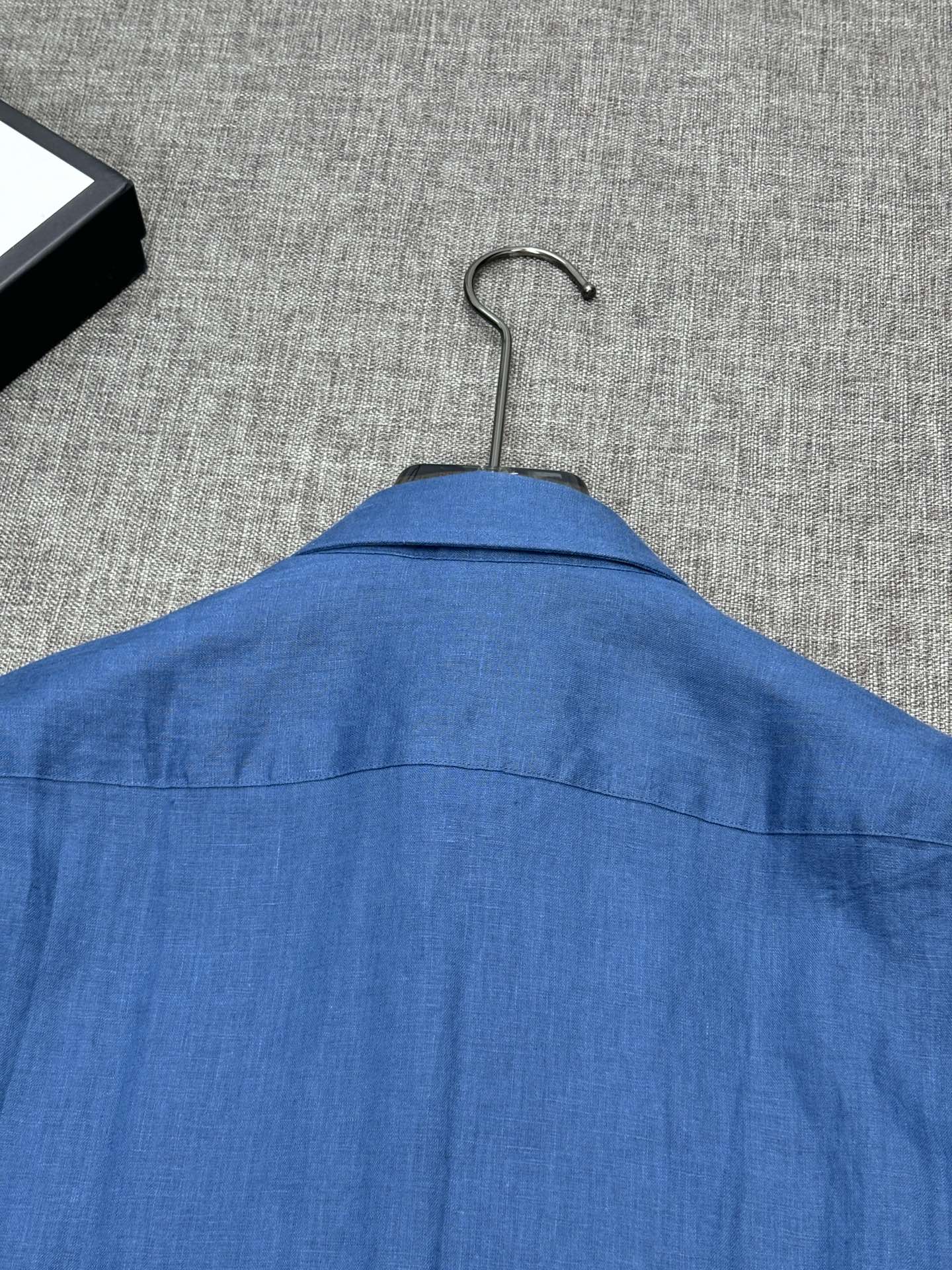 2026杰尼亚官网款最全亚麻9色衬衫老钱高奢绅士亚麻面料。男士长袖衬衫设计上沿袭了一贯滴现代极简主义基调