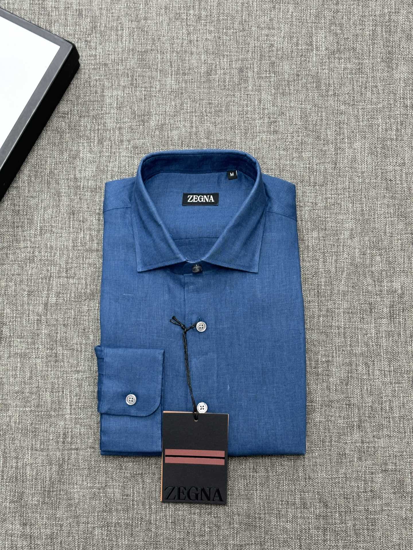 2026杰尼亚官网款最全亚麻9色衬衫老钱高奢绅士亚麻面料。男士长袖衬衫设计上沿袭了一贯滴现代极简主义基调