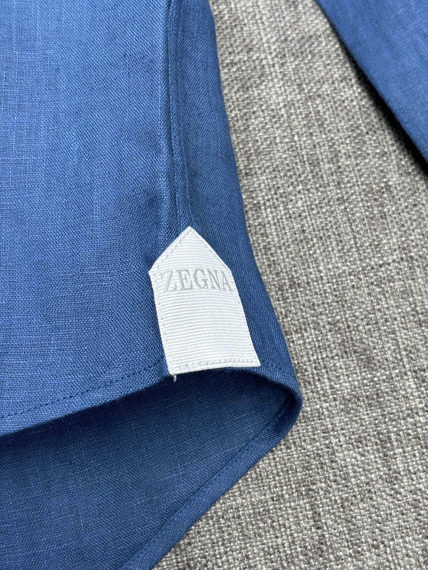 2026杰尼亚官网款最全亚麻9色衬衫老钱高奢绅士亚麻面料。男士长袖衬衫设计上沿袭了一贯滴现代极简主义基调