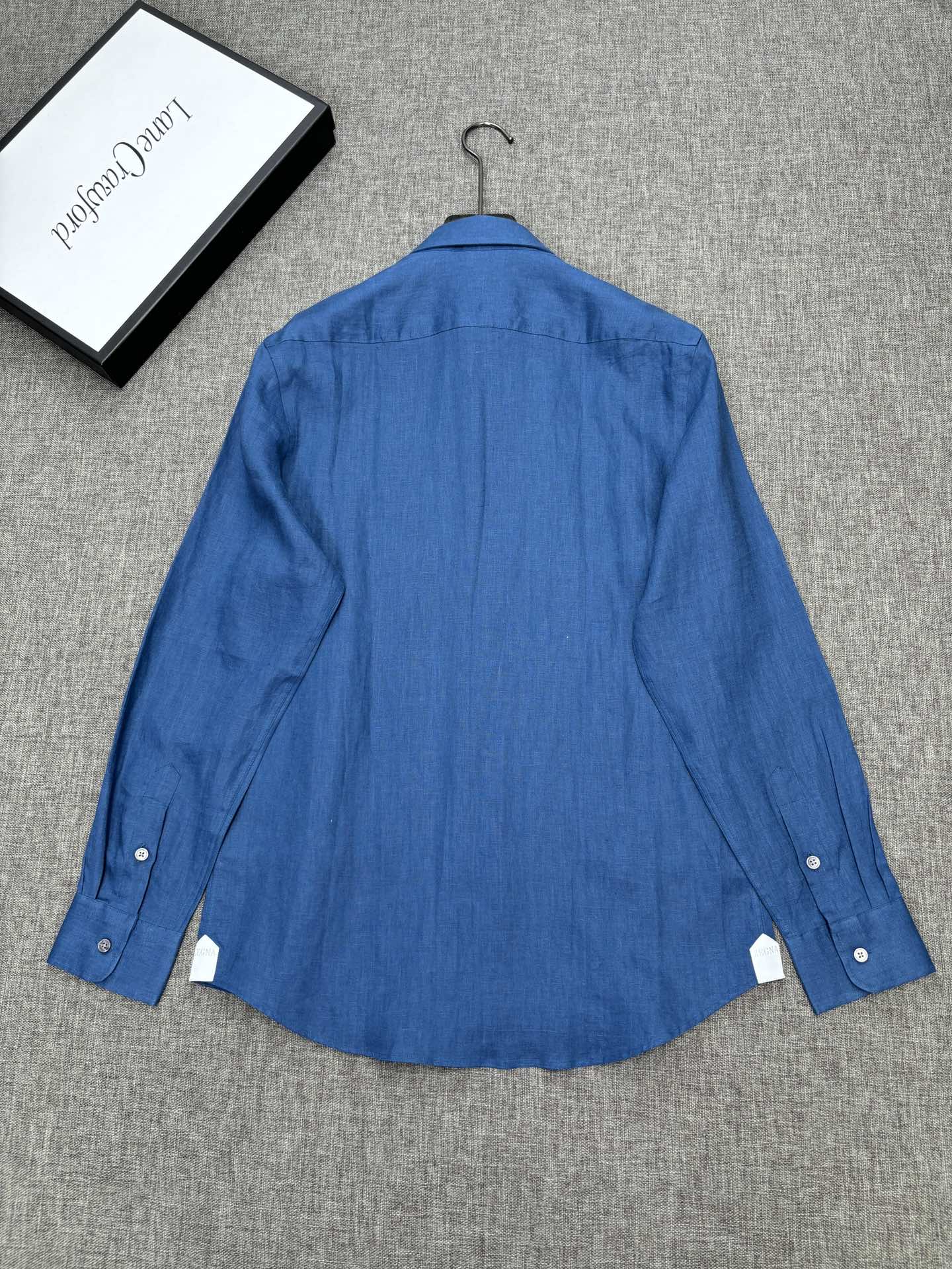 2026杰尼亚官网款最全亚麻9色衬衫老钱高奢绅士亚麻面料。男士长袖衬衫设计上沿袭了一贯滴现代极简主义基调