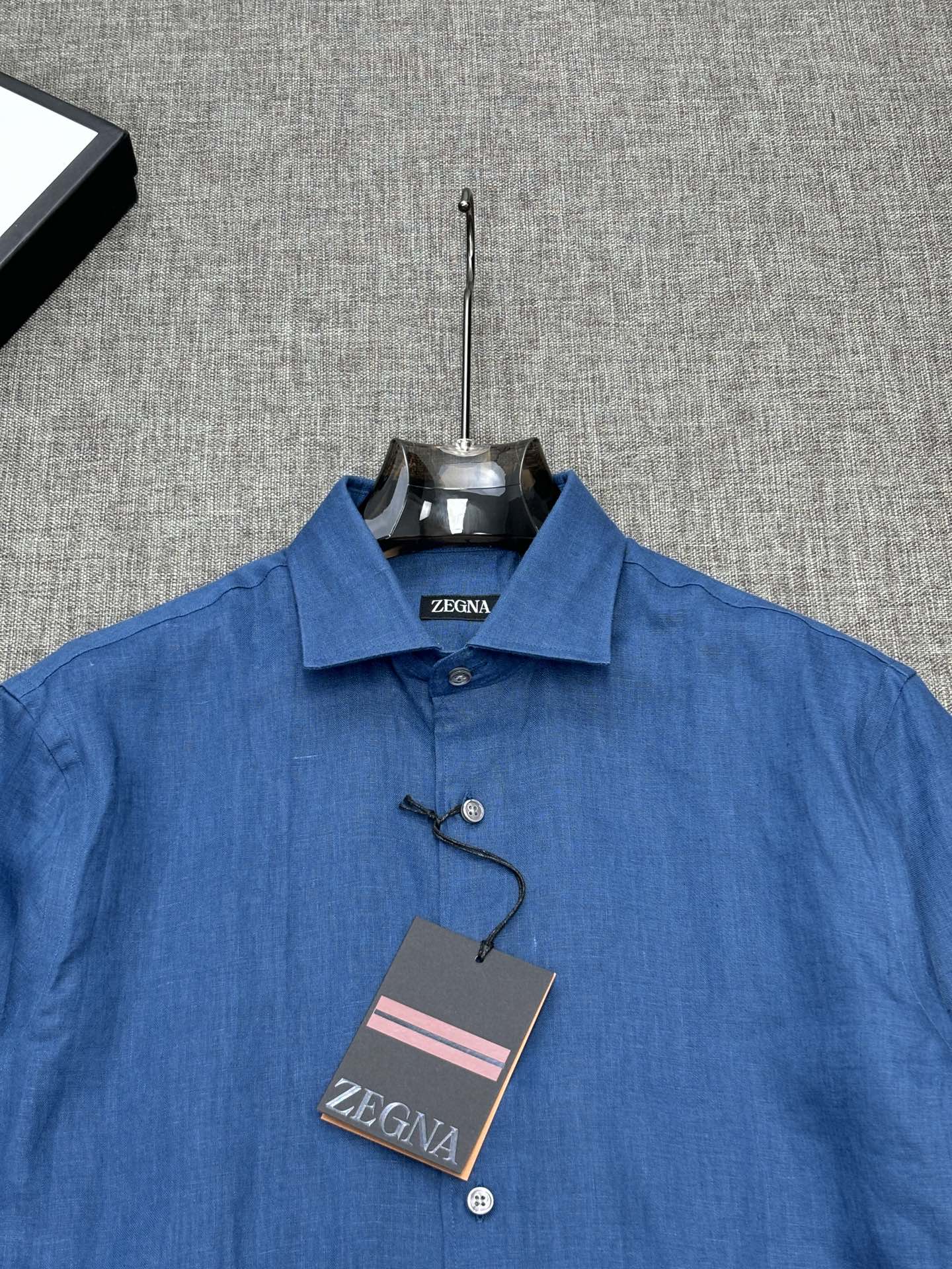 2026杰尼亚官网款最全亚麻9色衬衫老钱高奢绅士亚麻面料。男士长袖衬衫设计上沿袭了一贯滴现代极简主义基调