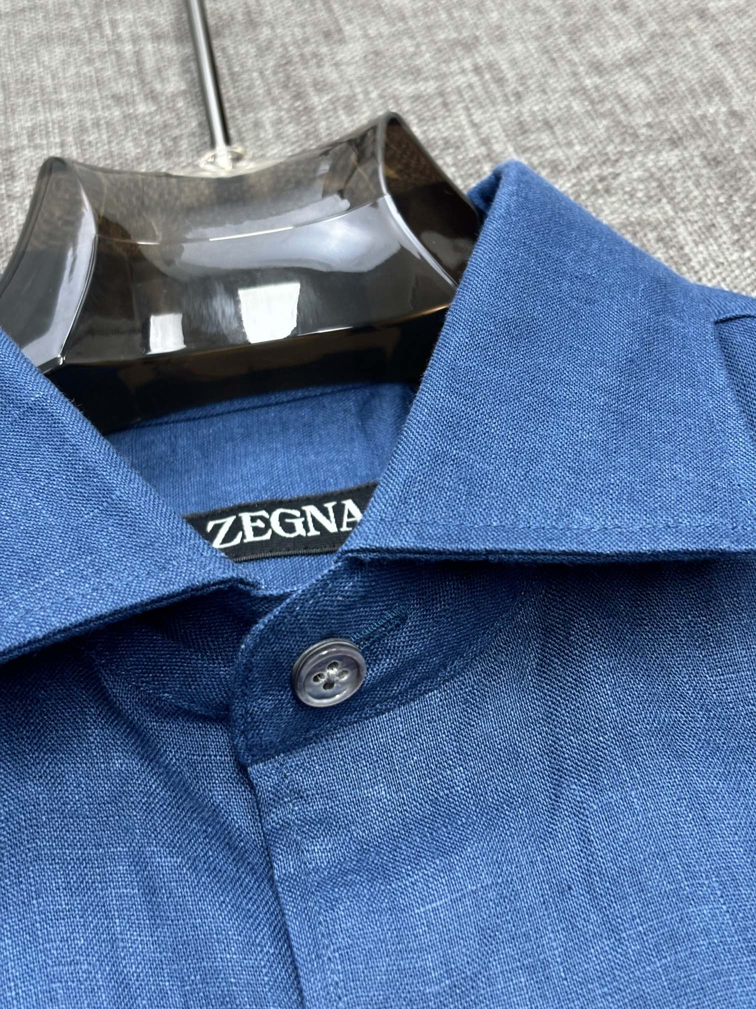 2026杰尼亚官网款最全亚麻9色衬衫老钱高奢绅士亚麻面料。男士长袖衬衫设计上沿袭了一贯滴现代极简主义基调