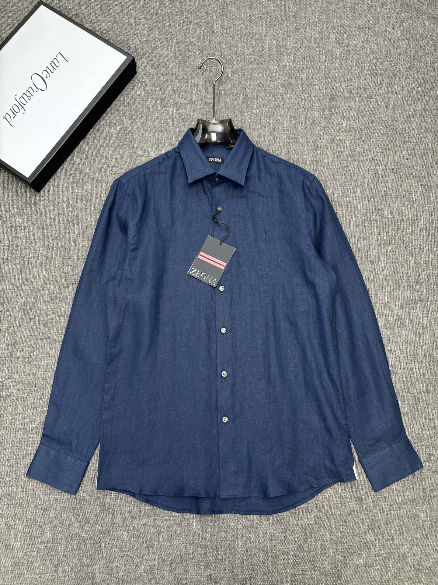 2026杰尼亚官网款最全亚麻9色衬衫老钱高奢绅士亚麻面料。男士长袖衬衫设计上沿袭了一贯滴现代极简主义基调