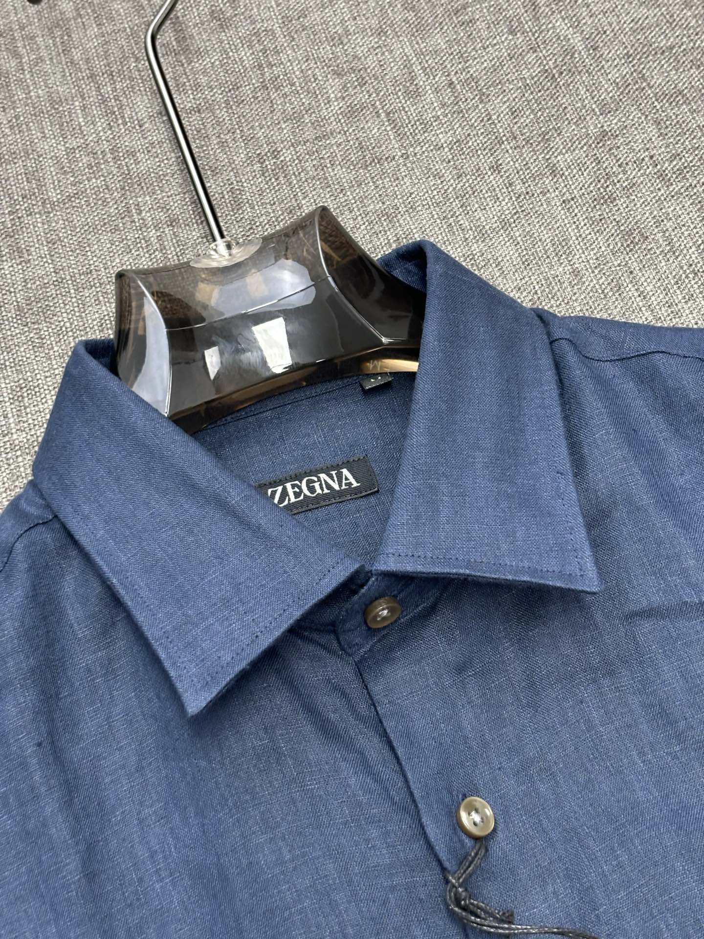 2026杰尼亚官网款最全亚麻9色衬衫老钱高奢绅士亚麻面料。男士长袖衬衫设计上沿袭了一贯滴现代极简主义基调