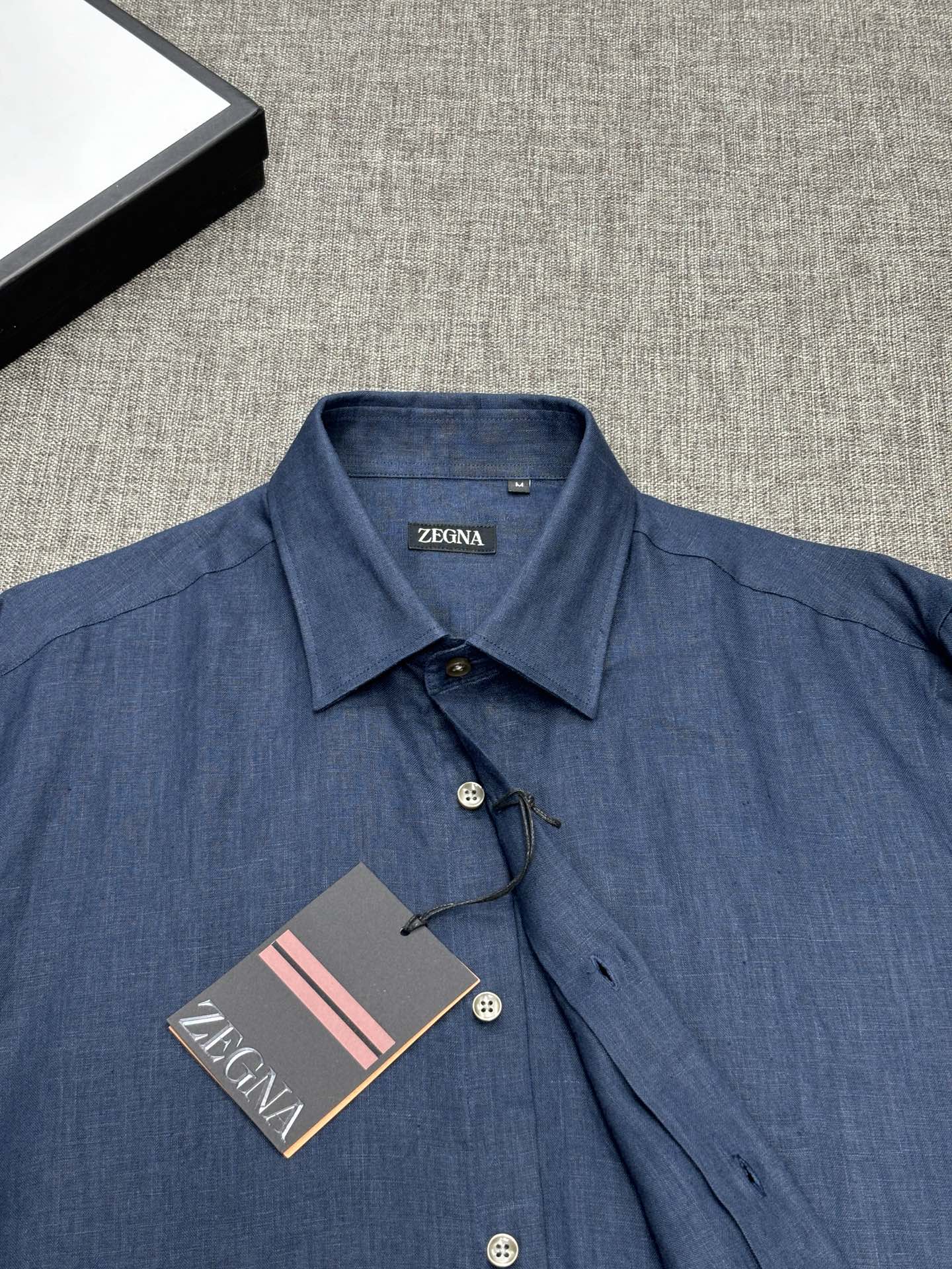 2026杰尼亚官网款最全亚麻9色衬衫老钱高奢绅士亚麻面料。男士长袖衬衫设计上沿袭了一贯滴现代极简主义基调