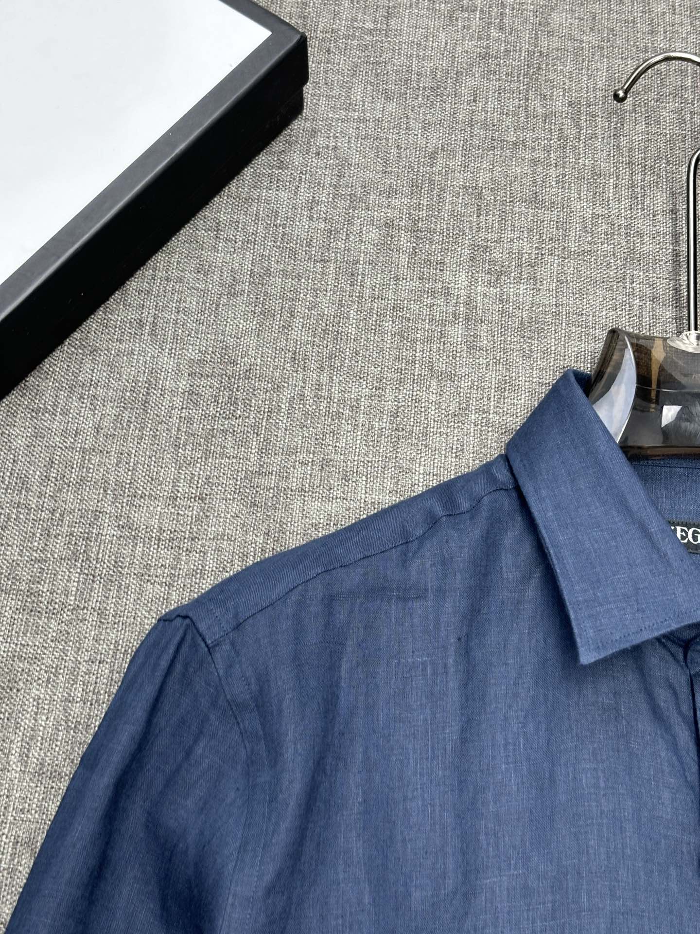 2026杰尼亚官网款最全亚麻9色衬衫老钱高奢绅士亚麻面料。男士长袖衬衫设计上沿袭了一贯滴现代极简主义基调