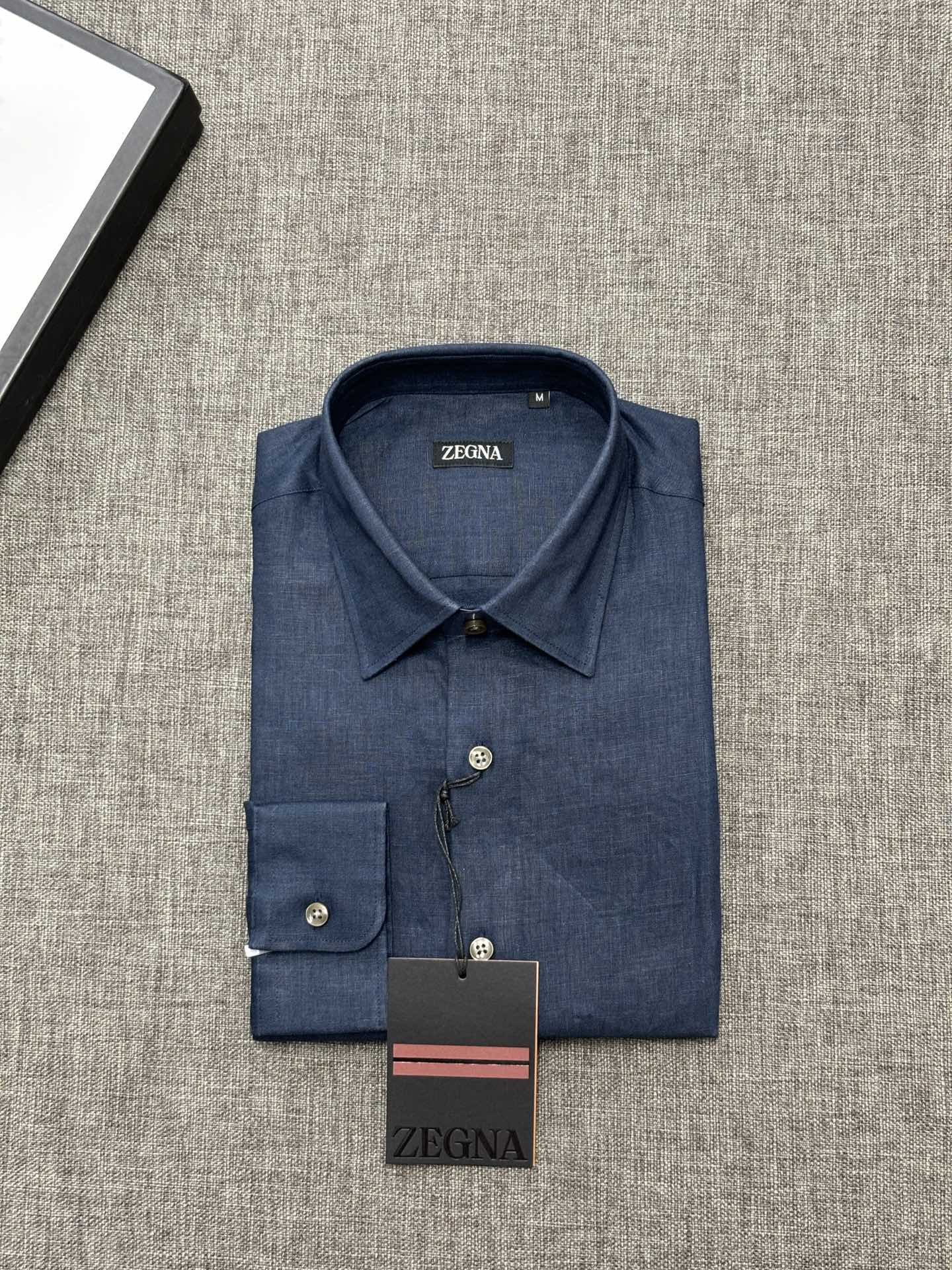 2026杰尼亚官网款最全亚麻9色衬衫老钱高奢绅士亚麻面料。男士长袖衬衫设计上沿袭了一贯滴现代极简主义基调