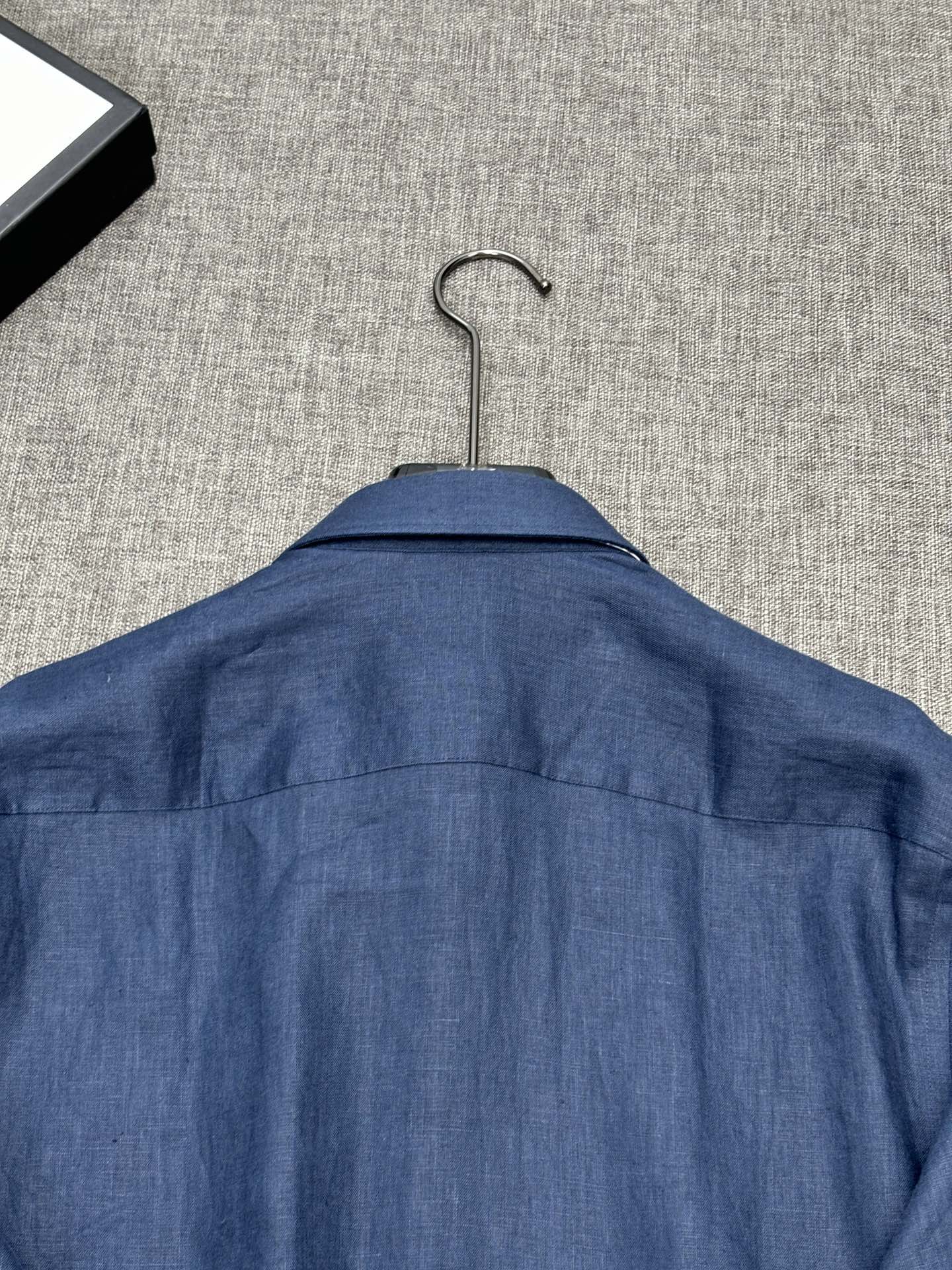 2026杰尼亚官网款最全亚麻9色衬衫老钱高奢绅士亚麻面料。男士长袖衬衫设计上沿袭了一贯滴现代极简主义基调