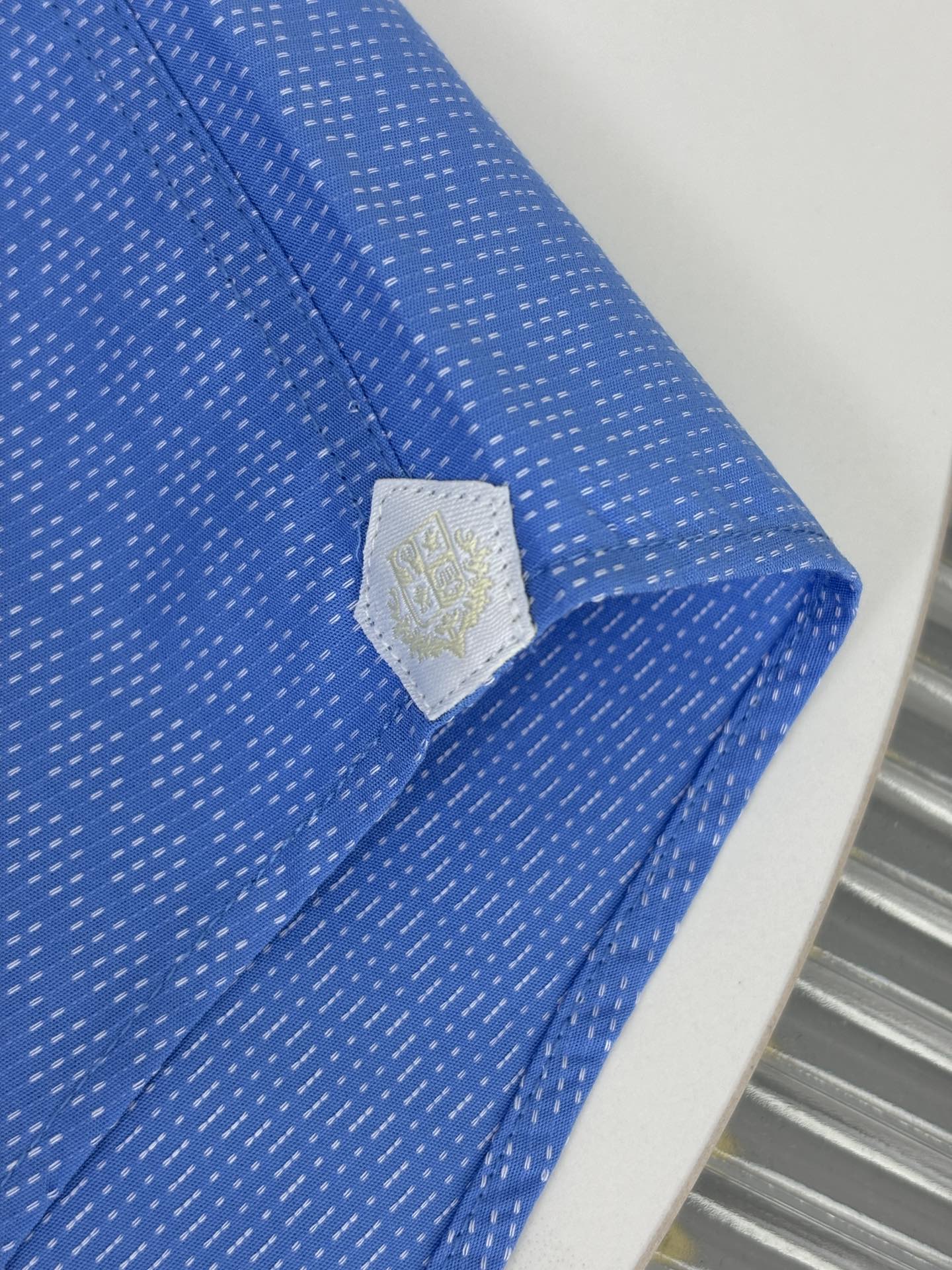 lP🆕诺悠翩雅  经典系列来了！追求卓越高品质者首推珍藏级色织羊毛混纺面料长袖衬衫，色织图案属于颜值满分