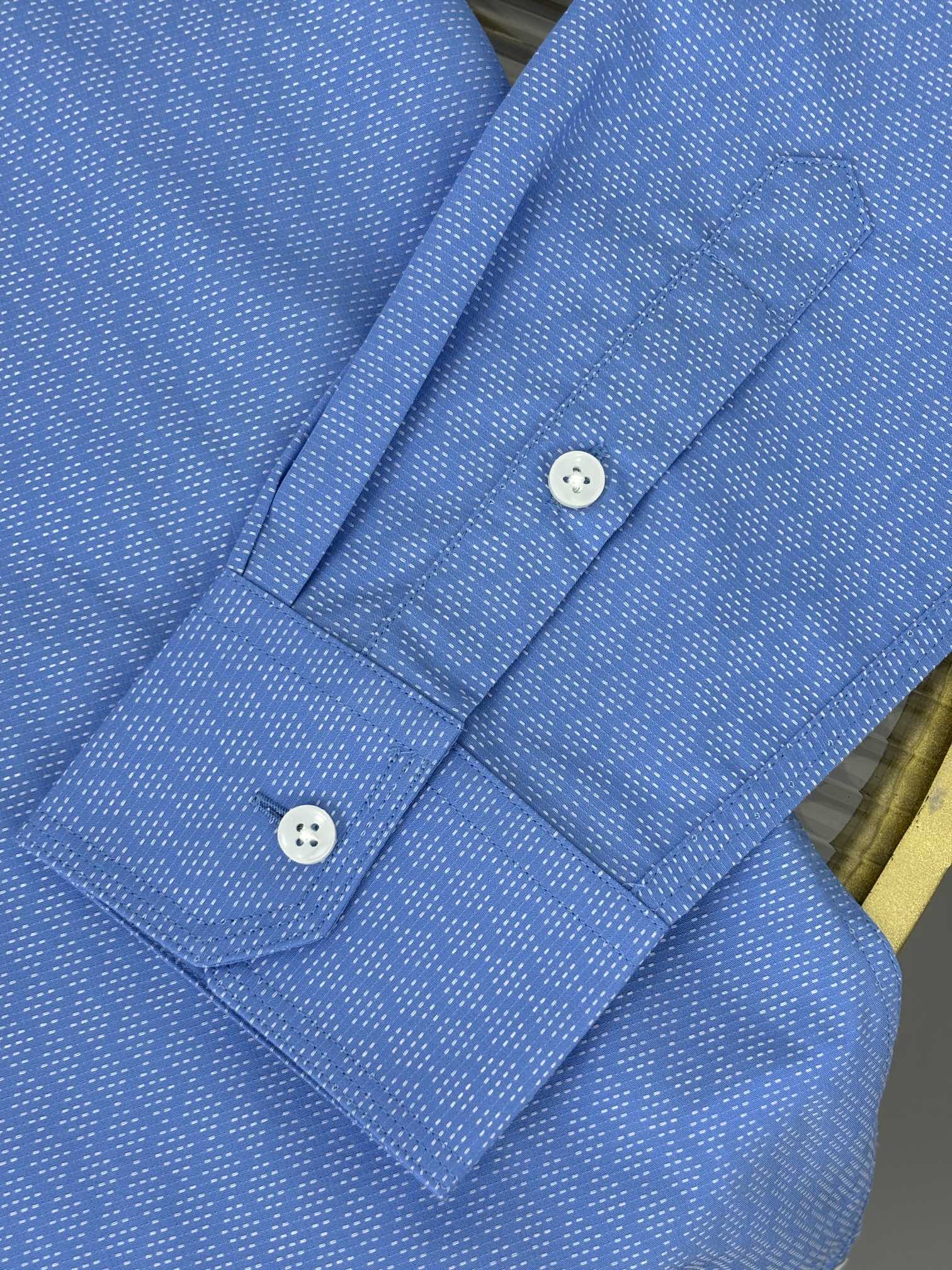 lP🆕诺悠翩雅  经典系列来了！追求卓越高品质者首推珍藏级色织羊毛混纺面料长袖衬衫，色织图案属于颜值满分