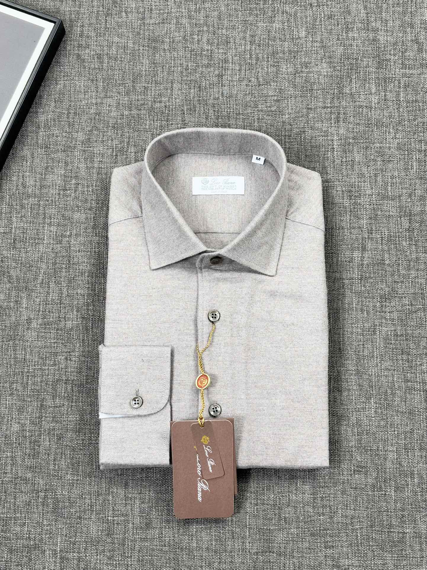 （卡其色～）2025年秋冬新款lP🆕诺悠翩雅。国王的礼物系列，羊毛羊绒混纺舒适磨毛衬衫，