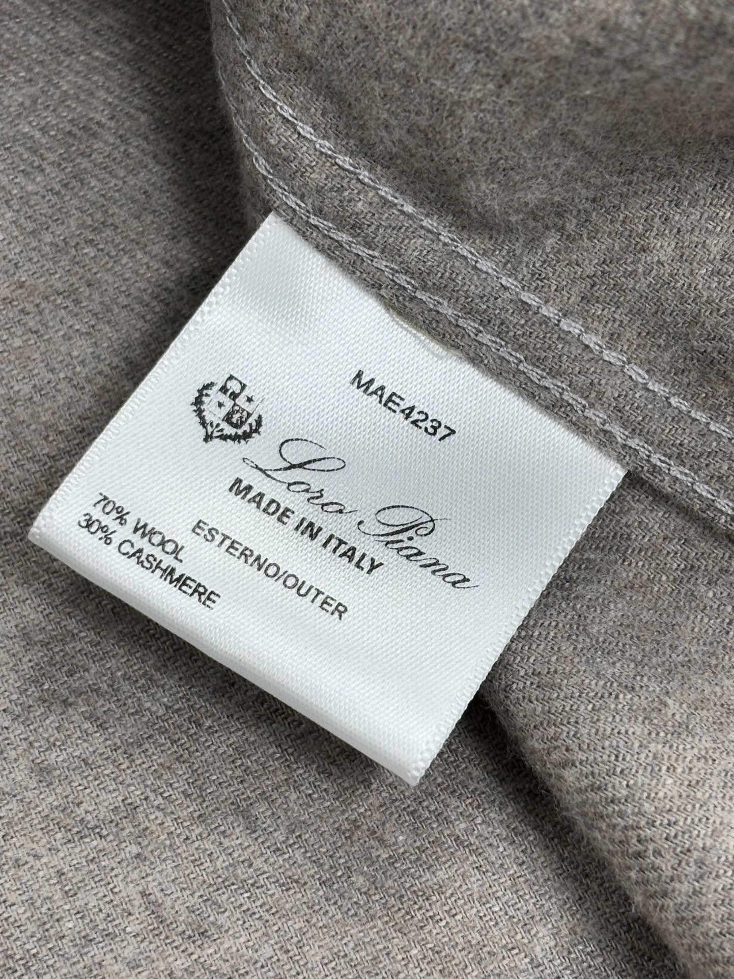 （卡其色～）2025年秋冬新款lP🆕诺悠翩雅。国王的礼物系列，羊毛羊绒混纺舒适磨毛衬衫，