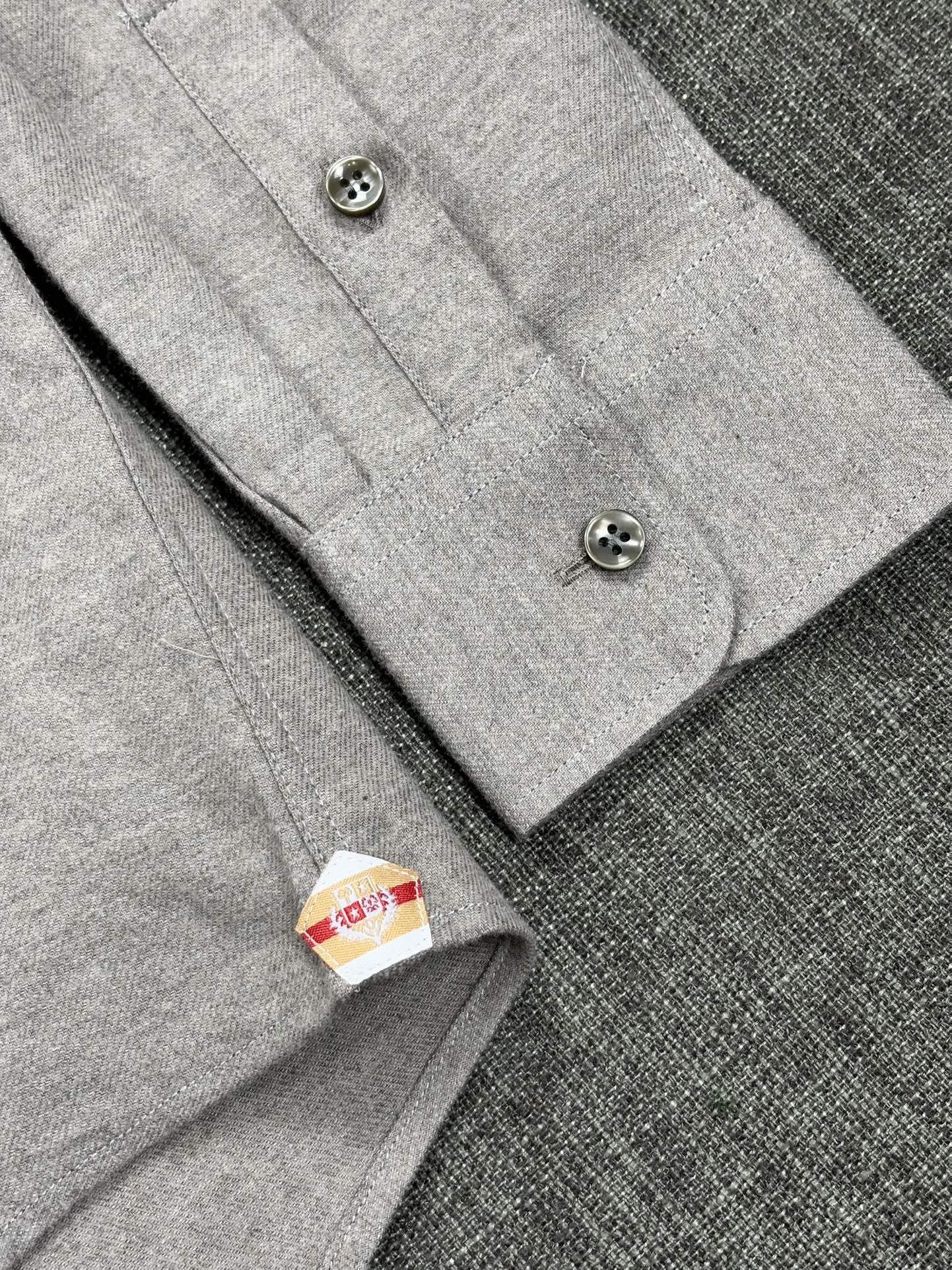 （卡其色～）2025年秋冬新款lP🆕诺悠翩雅。国王的礼物系列，羊毛羊绒混纺舒适磨毛衬衫，