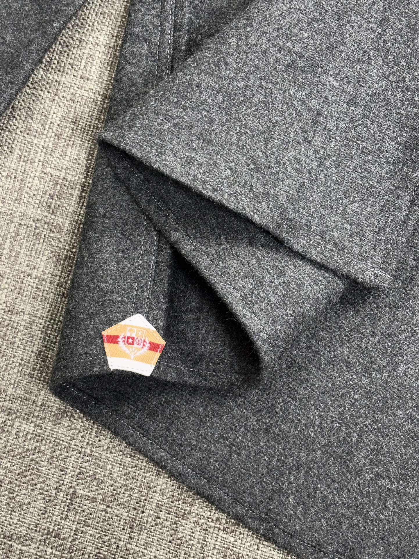 （深灰色～）.2025年秋冬新款lP🆕诺悠翩雅。国王的礼物系列，羊毛羊绒混纺舒适磨毛衬衫，