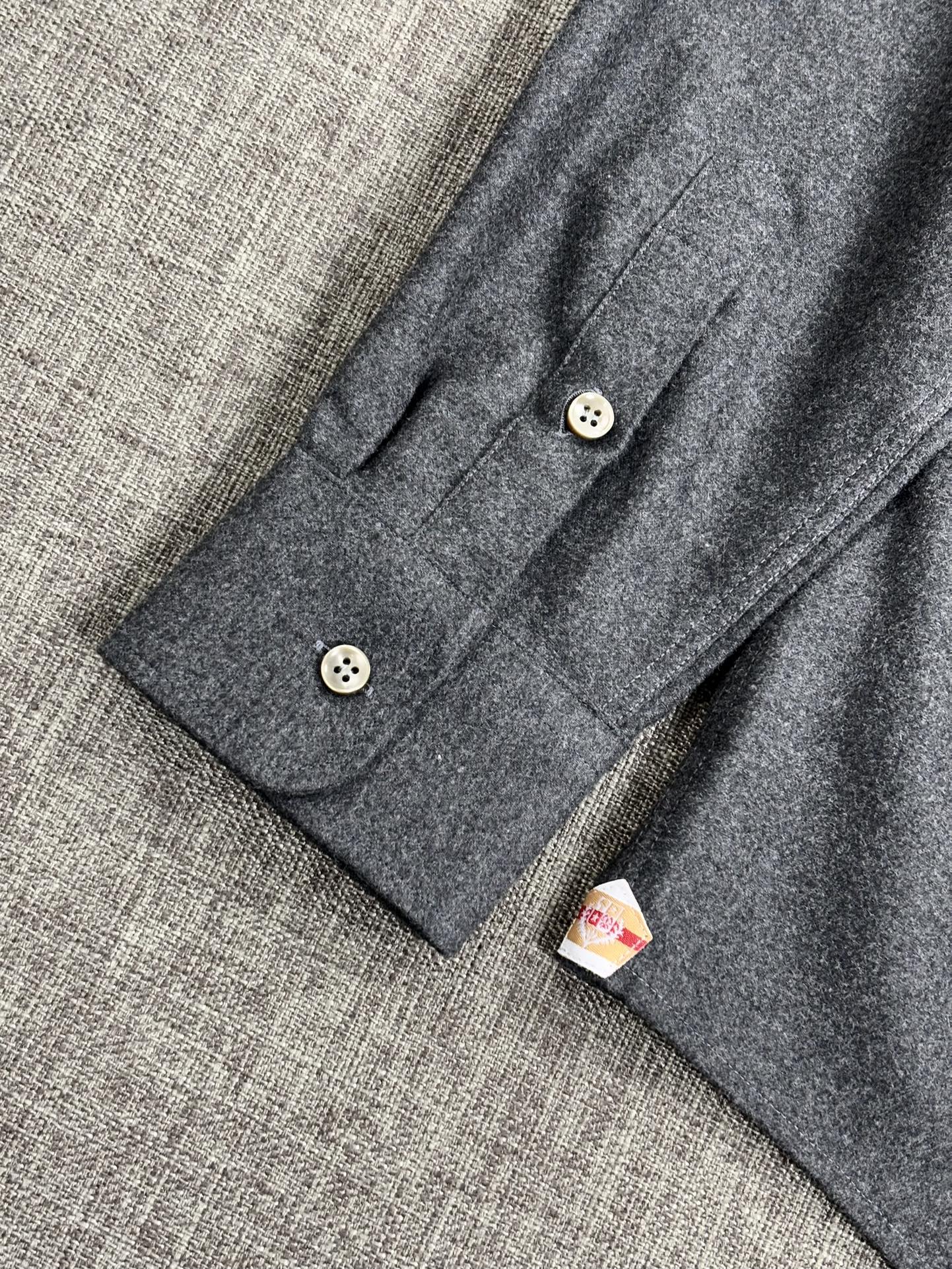 （深灰色～）.2025年秋冬新款lP🆕诺悠翩雅。国王的礼物系列，羊毛羊绒混纺舒适磨毛衬衫，