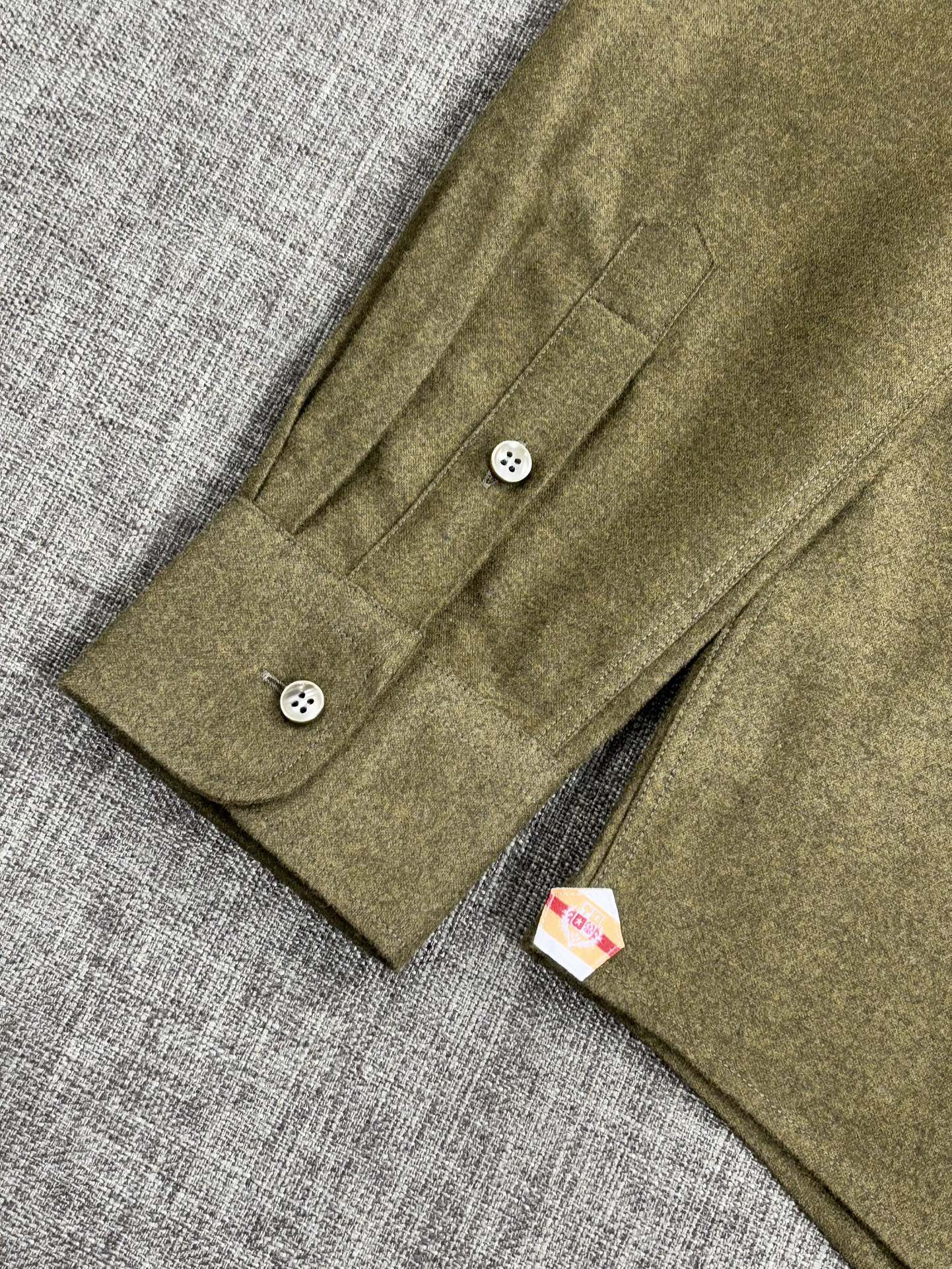 （橄榄绿～）2025年秋冬新款。lP🆕诺悠翩雅。国王的礼物系列，羊毛羊绒混纺舒适磨毛衬衫，