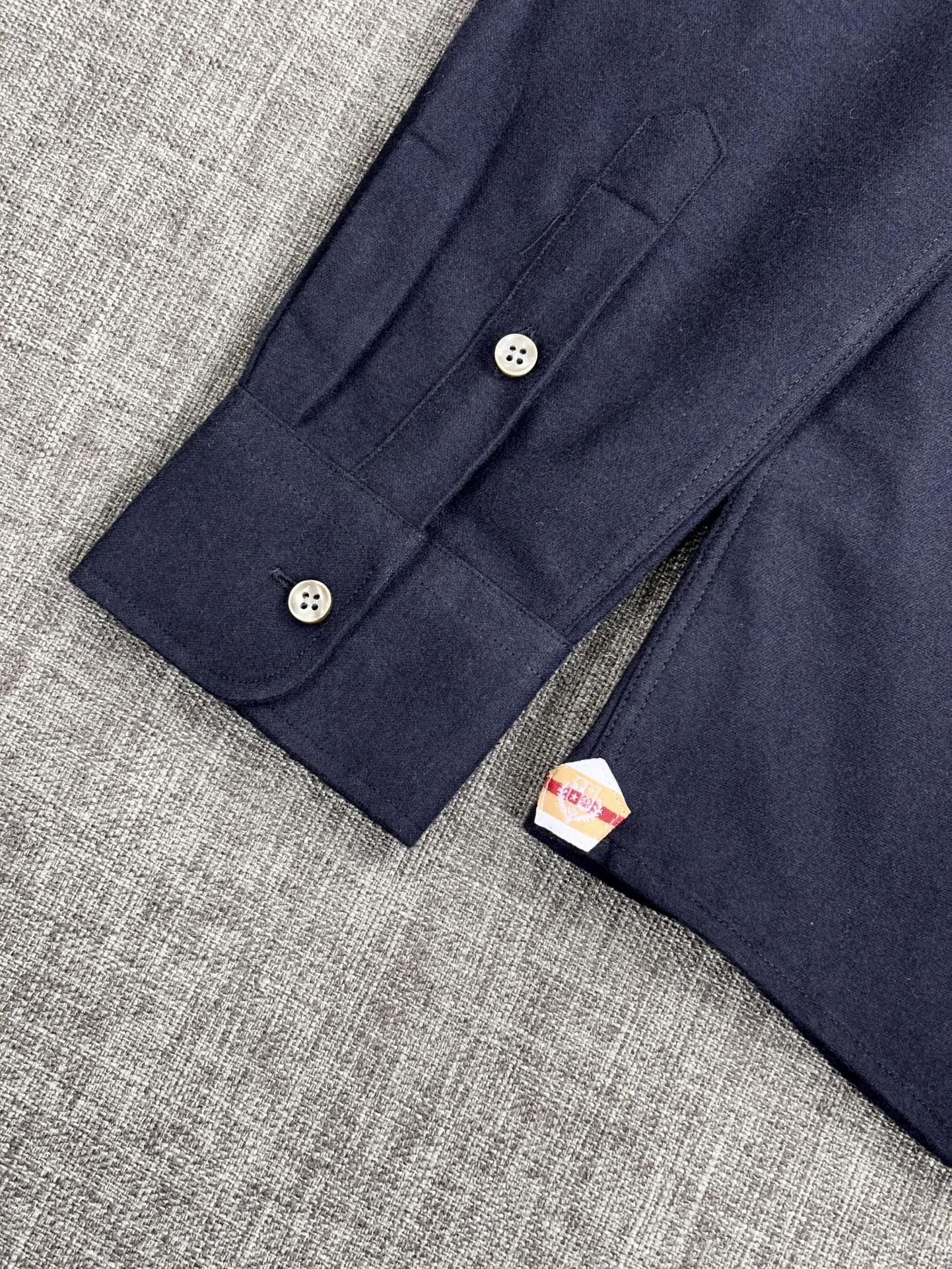 （藏蓝色～）.2025年秋冬新款lP🆕诺悠翩雅。国王的礼物系列，羊毛羊绒混纺舒适磨毛衬衫，商务绅士通勤款