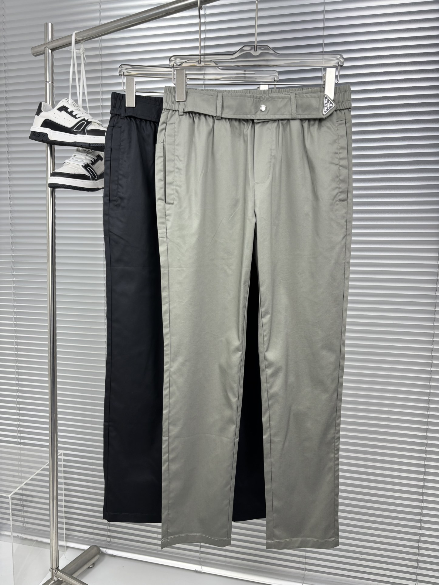 NO:137143,Men's boutique casual pants top-grade fabric casual pants, the latest top-body style is invincible! This pants are very versatile, elastic waistline, and can be worn for daily work and outdoor sports. It is a perfect combination of fashionable leisure and outdoor sports, so whether you wear it normally or outdoor wear is your best choice. Extreme comfort and quick sweating are the most popular key points, improving the comfort of wearing and suitable for aerobics and trail running conditions. This style is a running casual pants with an extremely wide range of applications, allowing you to naturally maintain a love for sports in summer, or you can wear it in casual life. Size M-XXXL 020,,alexander wang19860909男士精品休闲裤顶级面料休闲裤,最新款上身版型无敌正!绝对可以闭眼收的一款此款裤子非常百搭,弹力腰围,日常上班户外运动都可以穿着,是时尚休闲与户外运动的完美结合,所以无论您平时穿或者户外穿都是您的最佳选择.极致舒适和快速排汗是备受青睐的重点,提升穿着舒适度,适合有氧运动和越野跑条件下穿着,此款是一件适用范围极其广泛的跑步休闲裤,让你在夏天自然可以保持对运动热爱,也可以在休闲生活中穿着 尺码M-XXXL 020,,alexander wang,Men's clothing