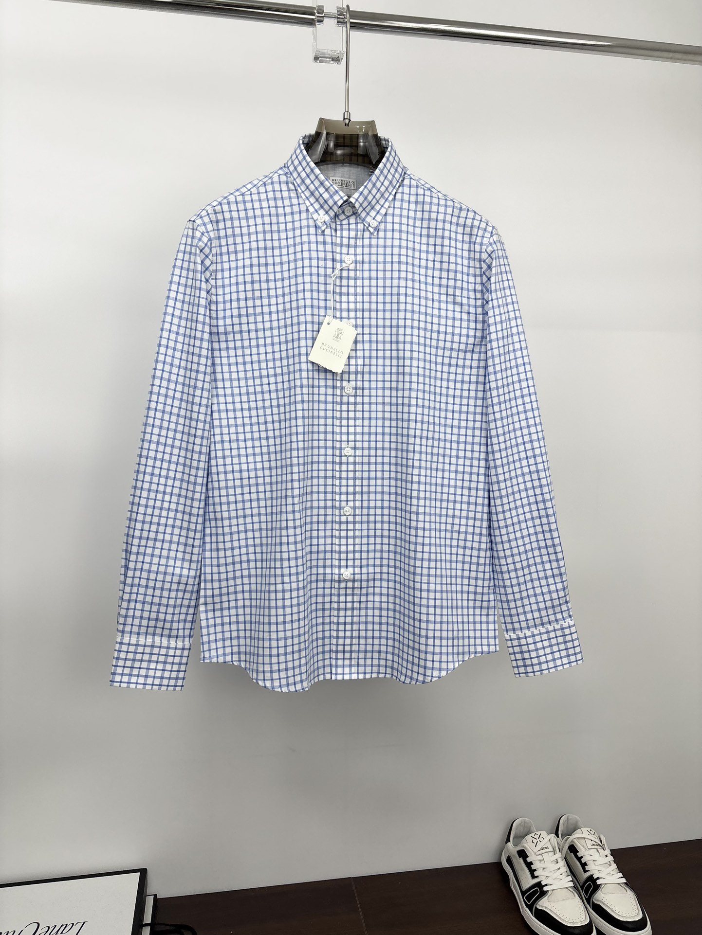 NO:133122,As summer approaches, men's wardrobes have also begun to usher in a new round of seasonal updates. In this vibrant and vibrant season, a simple and yet stylish shirt is undoubtedly the best choice for business men. Perfect color and power, an excellent part of the high-end custom shirt industry, constantly shaping new colors, new textures, new aesthetics and integrated high-end business men's elegant shirts. Imported shirt brand fabrics, classic LEGGIUNO fit style, exquisite details, elegant and stylish upper body. Size, SMLXLXXL,,shirts,alexander wang19860909随着夏日的脚步渐近,男士们的衣橱也开始迎来了新一轮的换季更新.在这个充满生机与活力的季节里,一件简约而不失格调的衬衫,无疑是商务男士们的不二之选. 完美的色彩与力量,高级定制衬衫行业优秀的一份子,不断塑造新的色彩新的质感新的美感与一体化的高级商务男士雅致衬衫. 进口衬衫品牌面料,经典LEGGIUNO 合身版型,细节精湛,上身优雅有型.尺码,SMLXLXXL,,shirts,alexander wang,Men's clothing