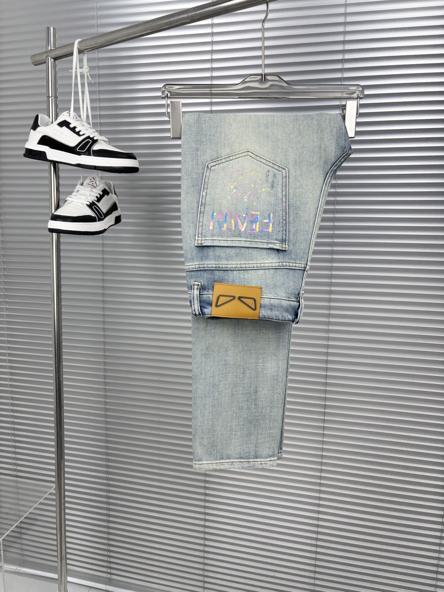 NO:137122,The official website counter is available at the same time. The original single product is a super stylish jeans, customized original washing denim fabric, unique design, top-grade printing craft letter pattern logo, original hardware and auxiliary decoration, extremely superior jeans, the materials and craftsmanship are extremely luxurious and exquisite, the grade is extremely high, the upper body is handsome and stylish, recommended, number 29-38 020,,jeans,alexander wang19860909官网专柜同步有售,原单狠货,超级有范儿的一款牛仔裤,定制原版水洗牛仔面料,独特设计,顶级印花工艺字母图案logo,原版五金辅料装饰,极为翘楚的一款牛仔裤,用料与工艺都极致奢华精湛,档次极高,上身帅气有型,推荐,码数29—38 020,,jeans,alexander wang,Men's clothing