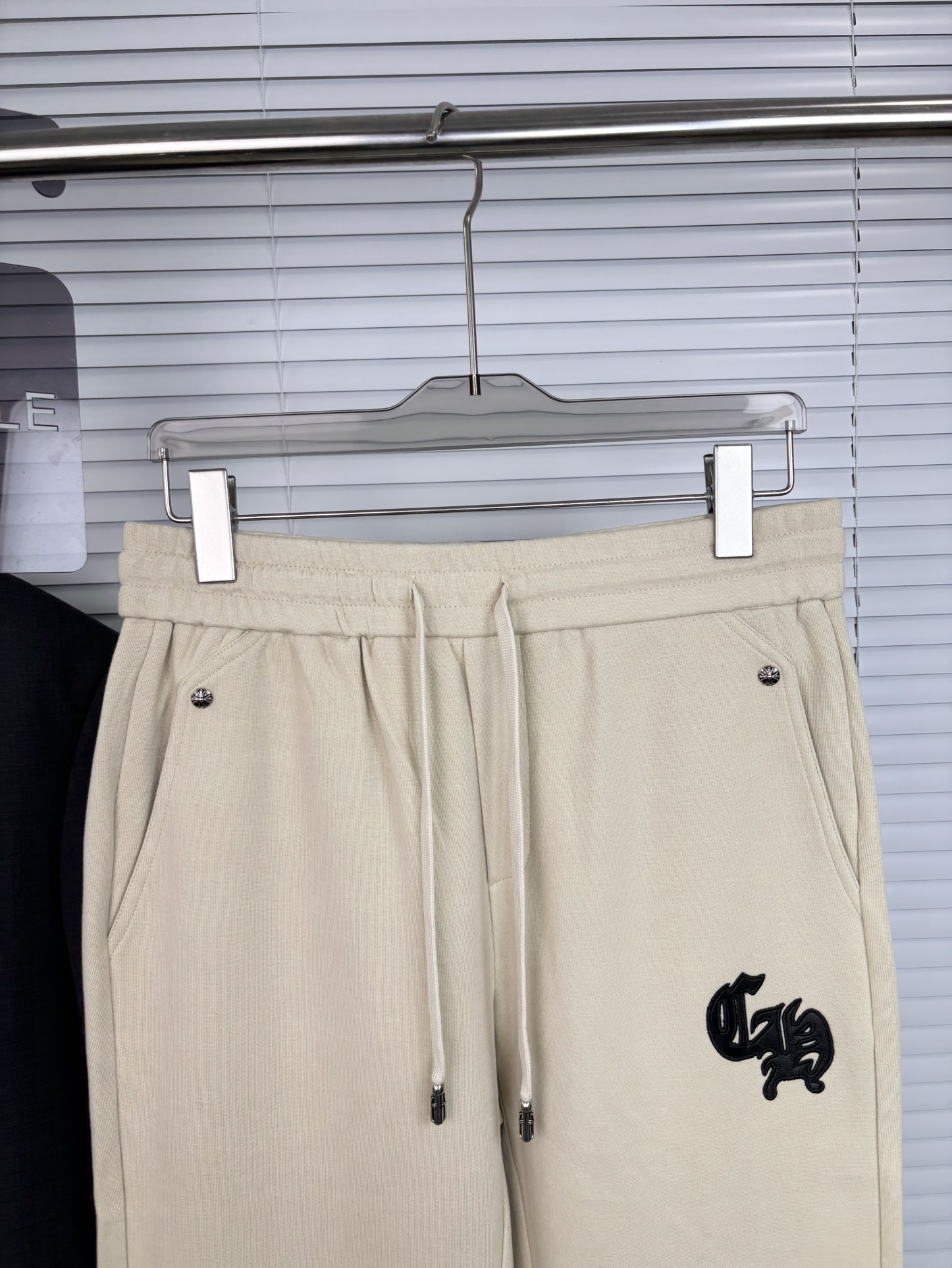 Men’s Leisure Pants: Crom Trading Company’s Refreshing Steel-Resistant Style in Classic Colors - 图片 3