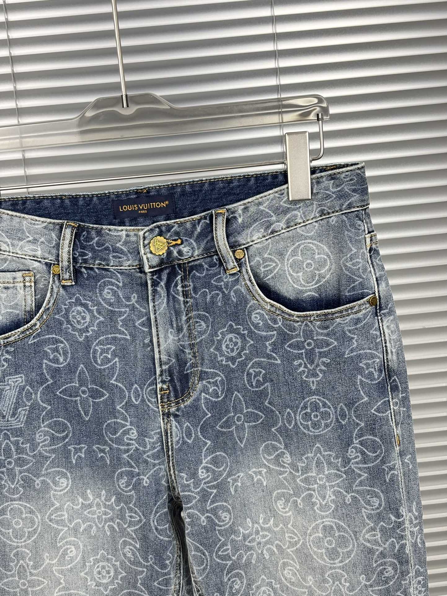 新款上市 🔥🔥春夏款原单爆款牛仔裤👖超级定制款，原版五金，超级重工工艺，版型超赞👍细节做工无可挑剔！款式