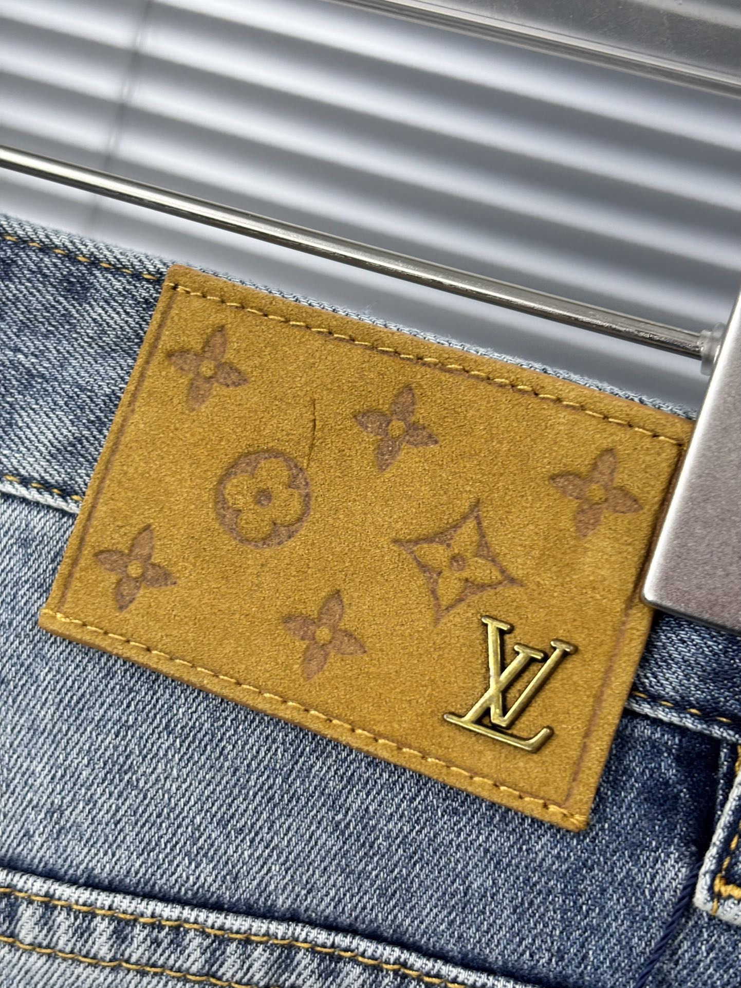 新款上市 🔥🔥春夏款原单爆款牛仔裤👖超级定制款，原版五金，超级重工工艺，版型超赞👍细节做工无可挑剔！款式