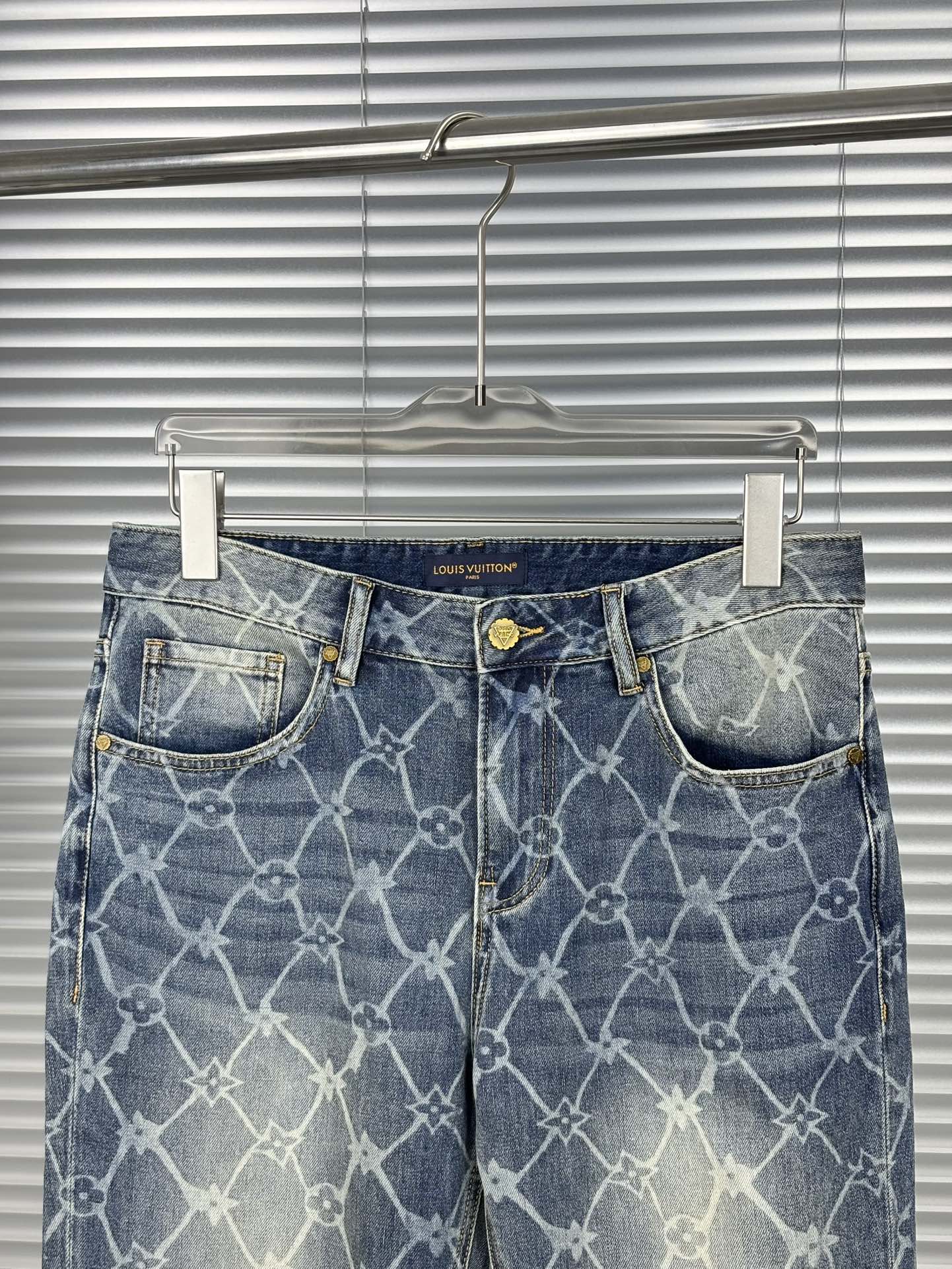 新款上市 🔥🔥春夏款原单爆款牛仔裤👖超级定制款，原版五金，超级重工工艺，版型超赞👍细节做工无可挑剔！款式