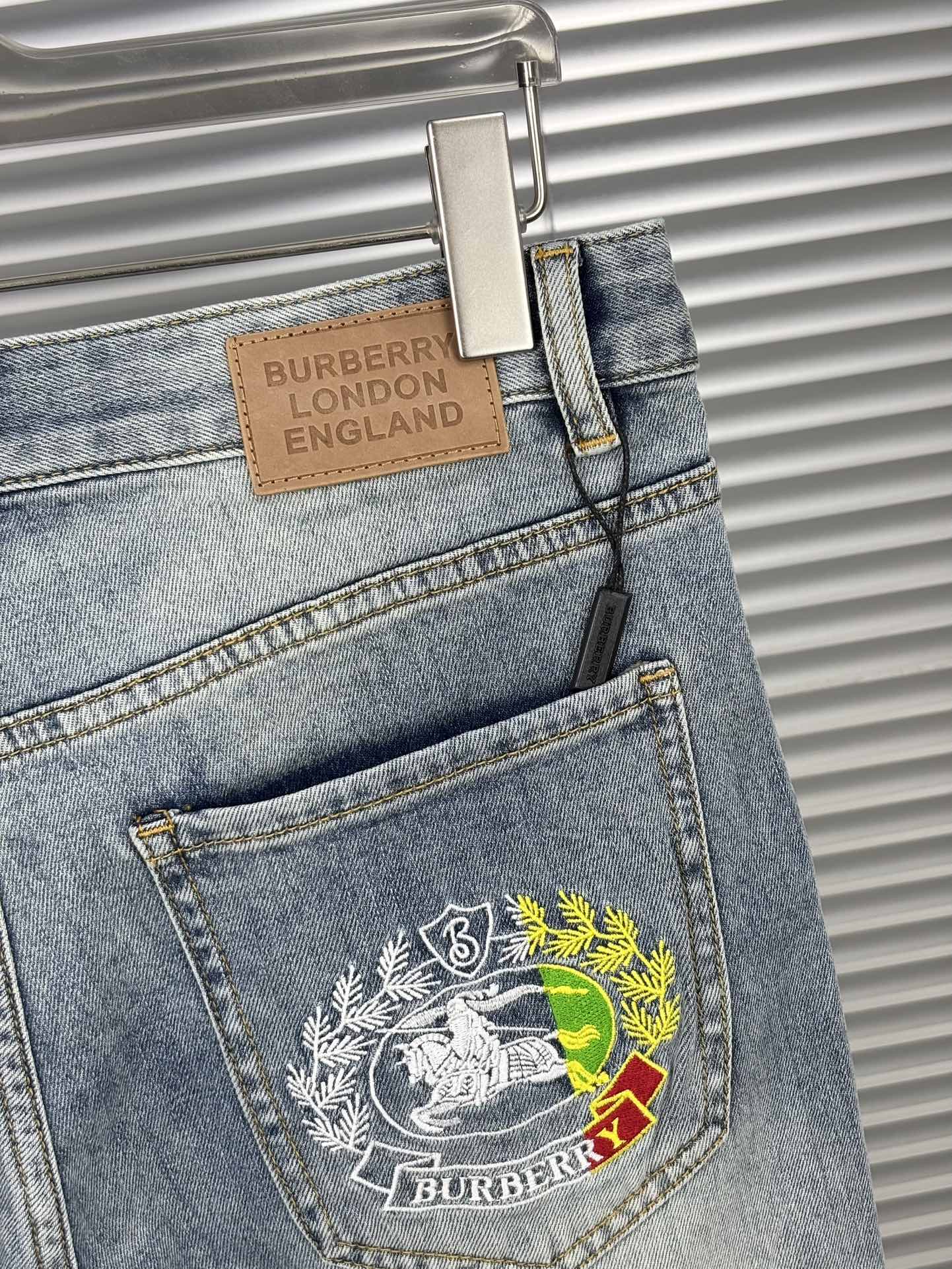 新款上市 🔥🔥春夏款原单爆款牛仔裤👖超级定制款，原版五金，超级重工工艺，版型超赞👍细节做工无可挑剔！款式