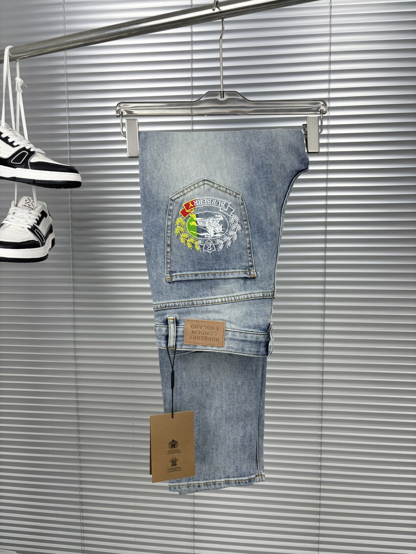 新款上市 🔥🔥春夏款原单爆款牛仔裤👖超级定制款，原版五金，超级重工工艺，版型超赞👍细节做工无可挑剔！款式