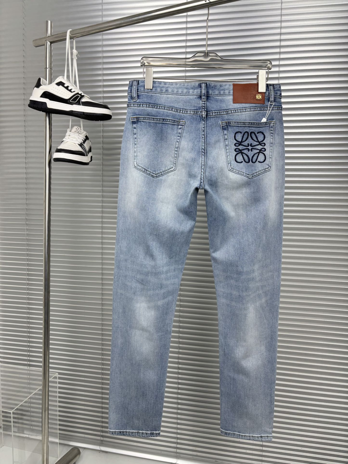 新款上市 🔥🔥春夏款原单爆款牛仔裤👖超级定制款，原版五金，超级重工工艺，版型超赞👍细节做工无可挑剔！款式