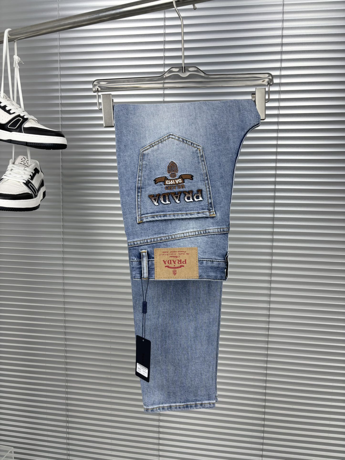 新款上市 🔥🔥春夏款原单爆款牛仔裤👖超级定制款，原版五金，超级重工工艺，版型超赞👍细节做工无可挑剔！款式