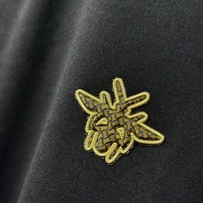 25S新款休闲长袖衬衫!!都市日常与商务出行穿着的长袖衬衫。款型简约利落,采用进口棉质面料,品质与舒适性 25S新款休闲长袖衬衫!!都市日常与商务出行穿着的长袖衬衫。款型简约利落,采用进口棉质面料,品质与舒适性