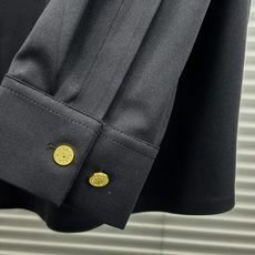 25S新款休闲长袖衬衫!!都市日常与商务出行穿着的长袖衬衫。款型简约利落,采用进口棉质面料,品质与舒适性 25S新款休闲长袖衬衫!!都市日常与商务出行穿着的长袖衬衫。款型简约利落,采用进口棉质面料,品质与舒适性