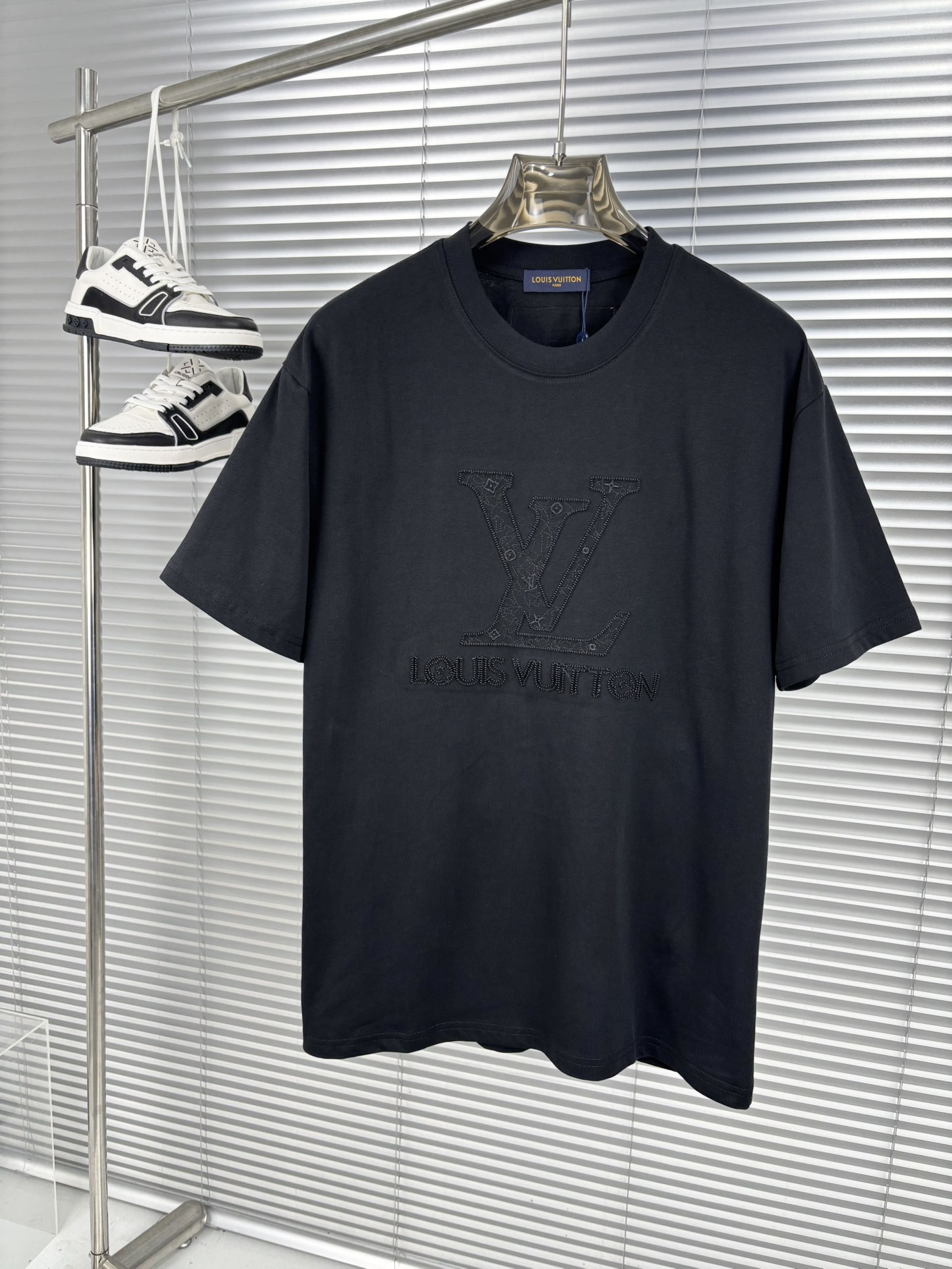 夏季新品，全新高组波工艺，高定面料 玉蚕丝般的丝滑 🍃时尚经典圆领短袖👍🏻时尚单品设计，更加时尚舒适，高