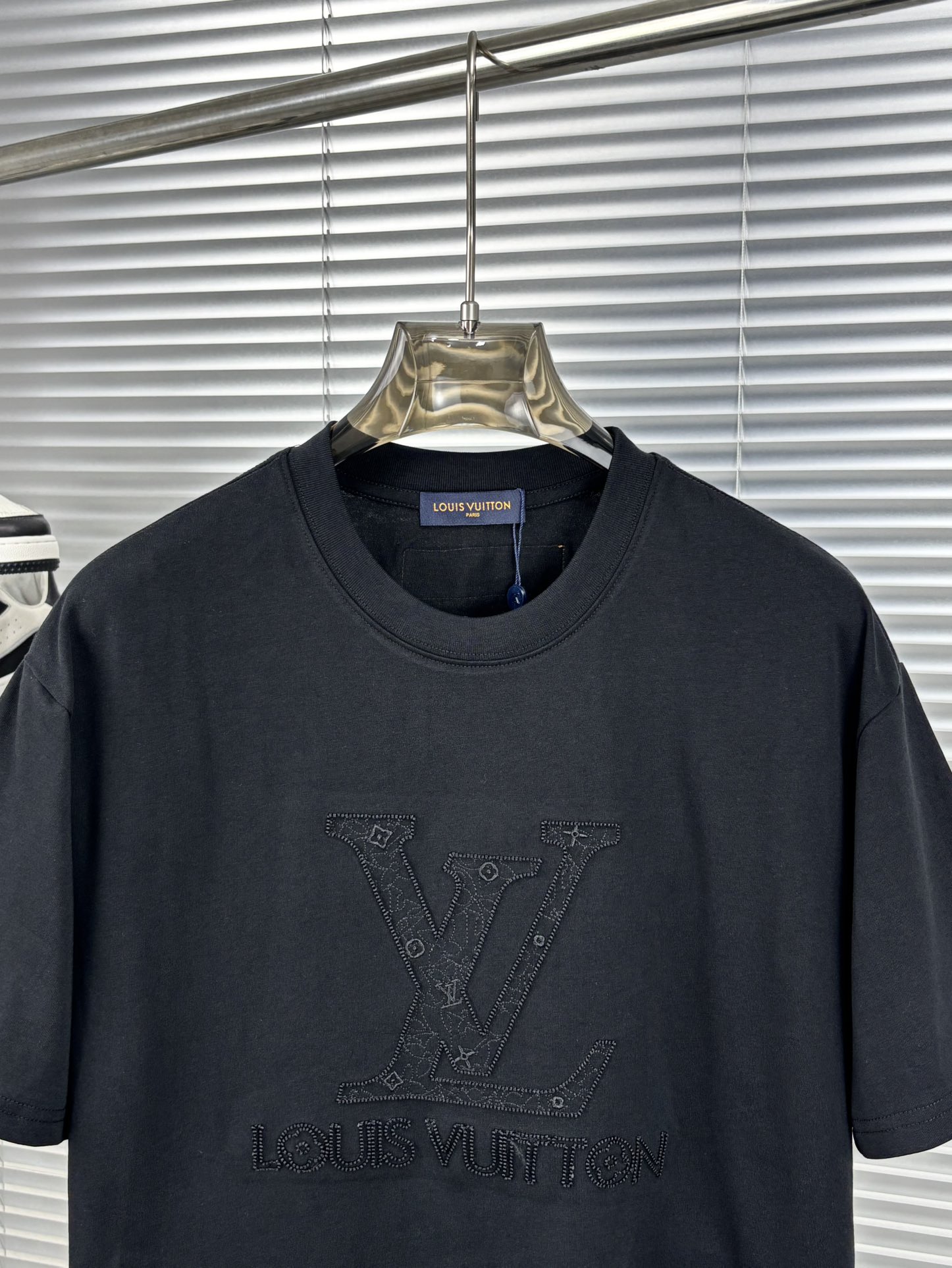 夏季新品，全新高组波工艺，高定面料 玉蚕丝般的丝滑 🍃时尚经典圆领短袖👍🏻时尚单品设计，更加时尚舒适，高