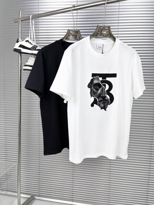 Burberry Men's Black & White Cotton T-Shirt with Statue Graphic Print 1 Burberry Men's Black & White Cotton T-Shirt with Statue Graphic Print