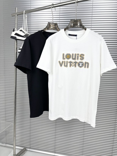 Louis Vuitton Cotton T-Shirt, Short Sleeve, Round Neck, Heavy Craft, Soft 1 Louis Vuitton Cotton T-Shirt, Short Sleeve, Round Neck, Heavy Craft, Soft
