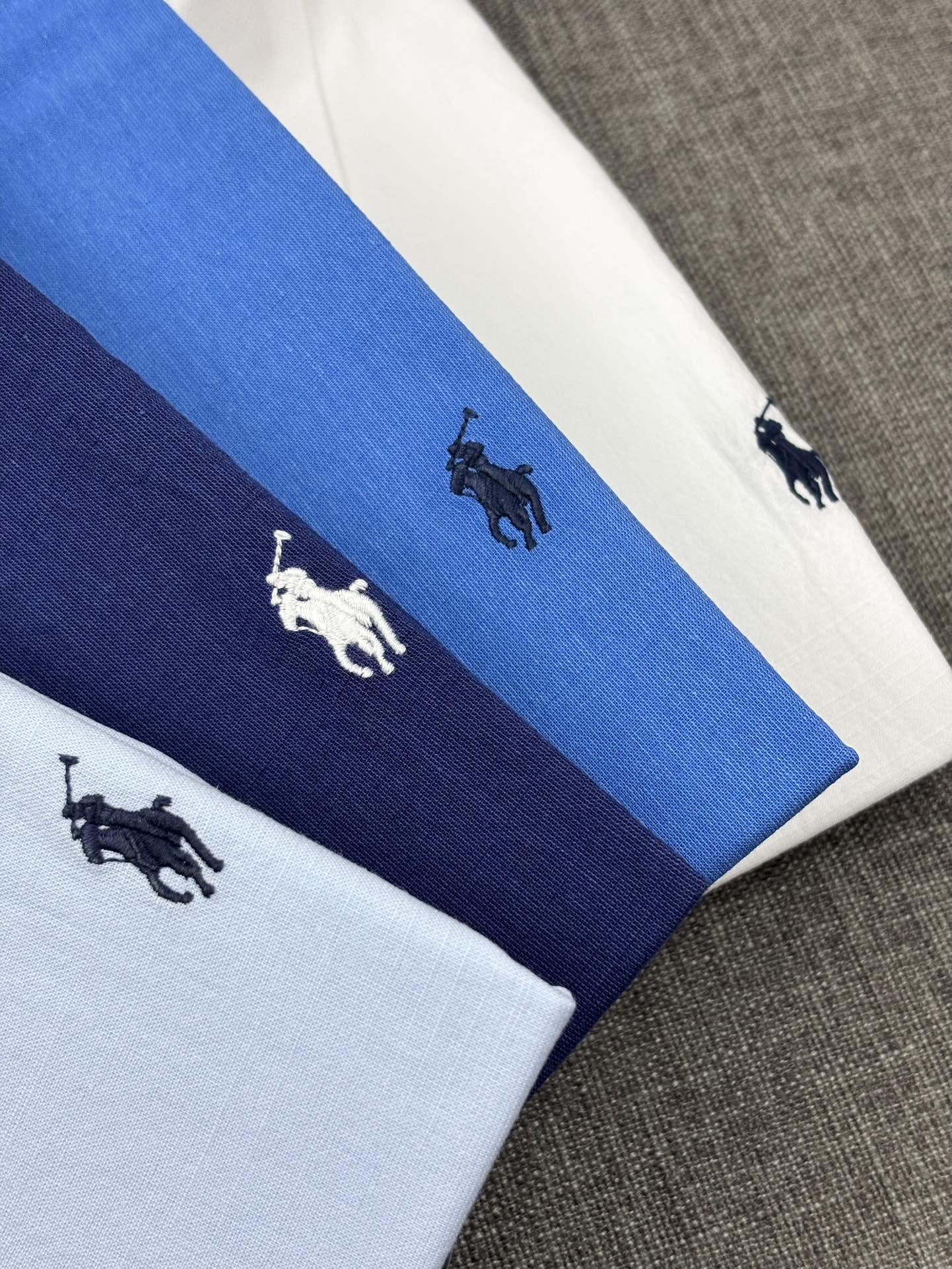 High-Quality Cotton Sleeves for Men – Classic Green King Shirt with Family Aesthetic Tone - 图片 4