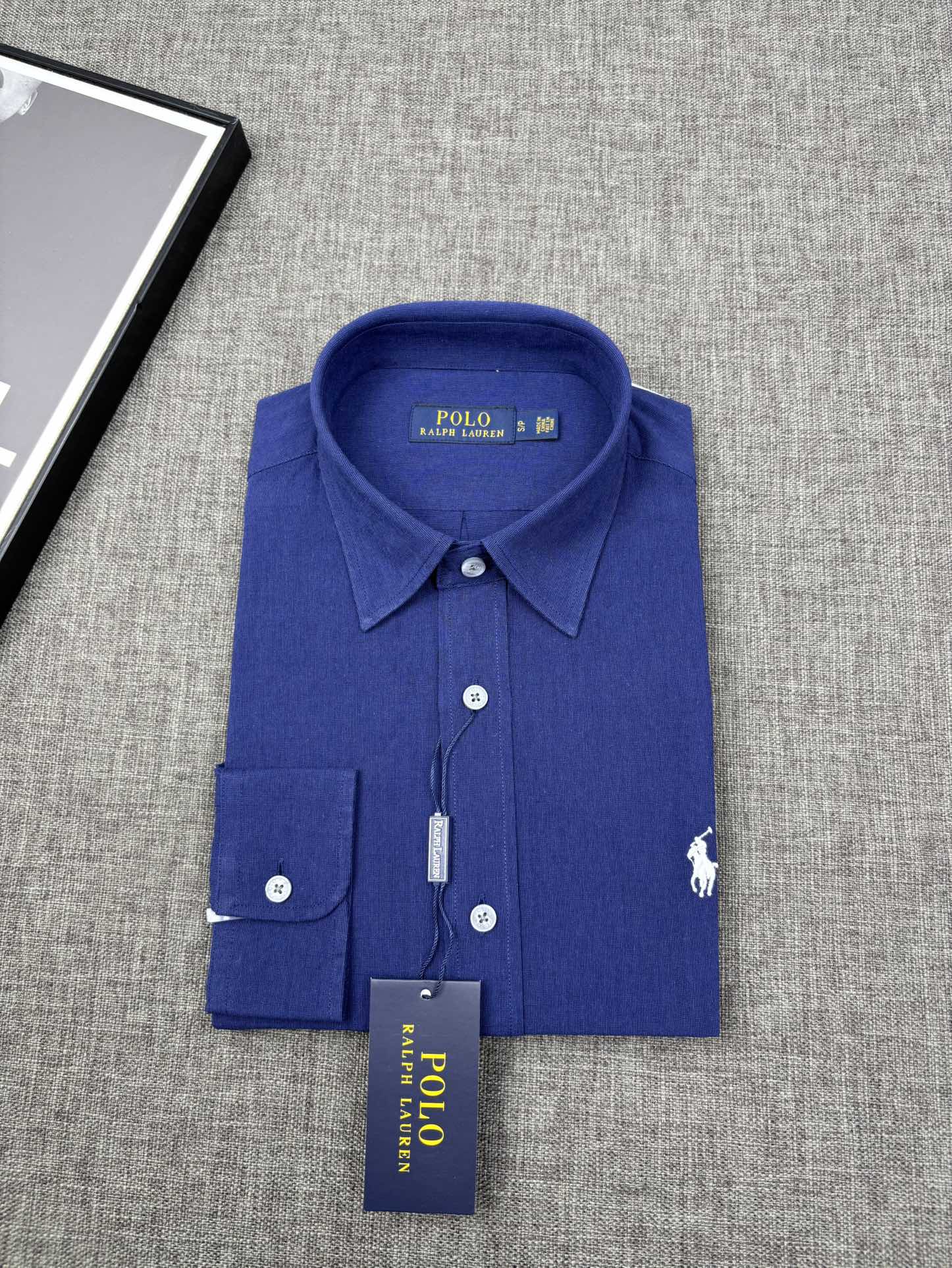 High-Quality Cotton Sleeves for Men – Classic Green King Shirt with Family Aesthetic Tone - 图片 9