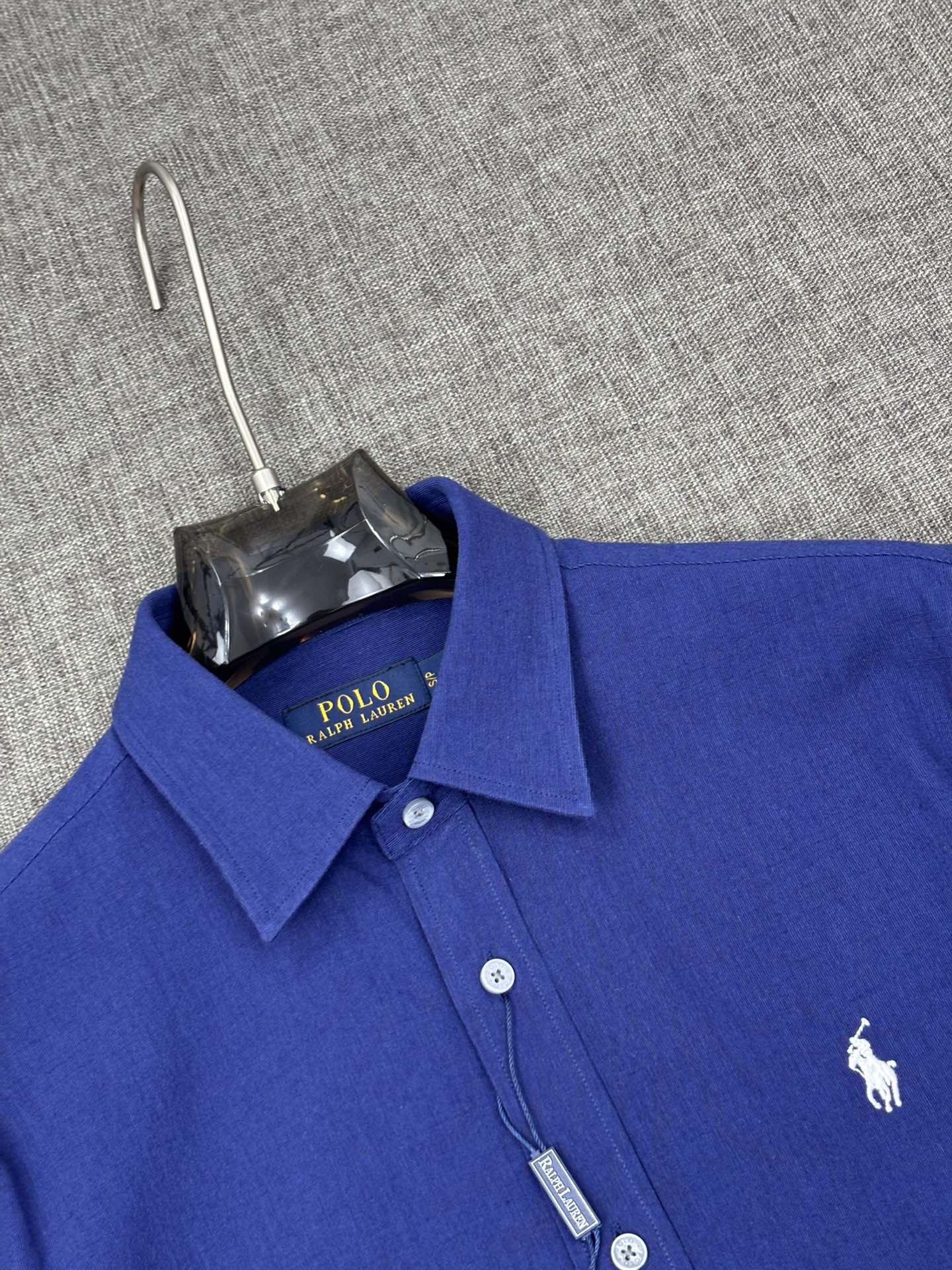 High-Quality Cotton Sleeves for Men – Classic Green Shirt with Family Aesthetic Tone - 图片 6