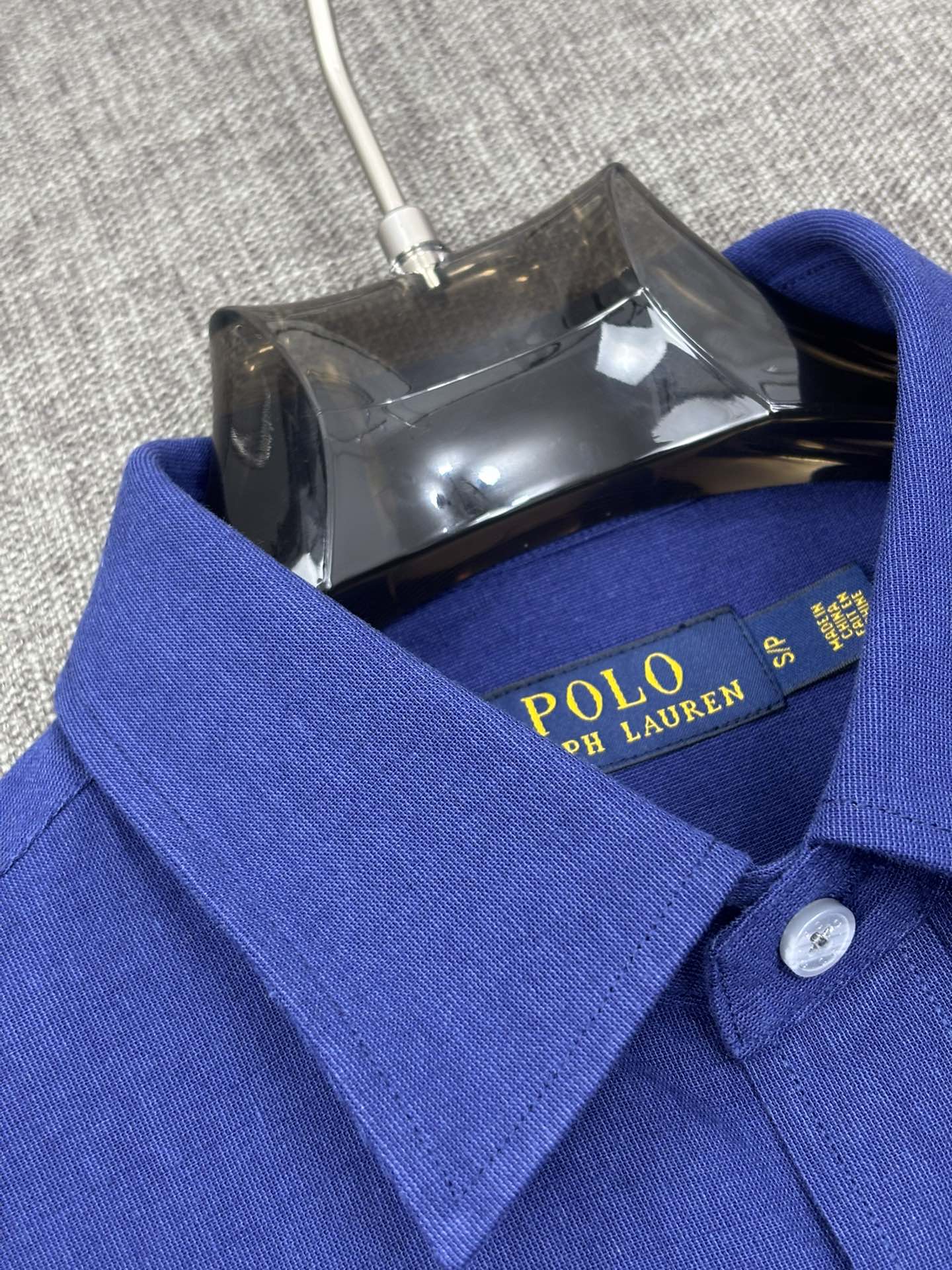 High-Quality Cotton Sleeves for Men – Classic Green Shirt with Family Aesthetic Tone - 图片 7