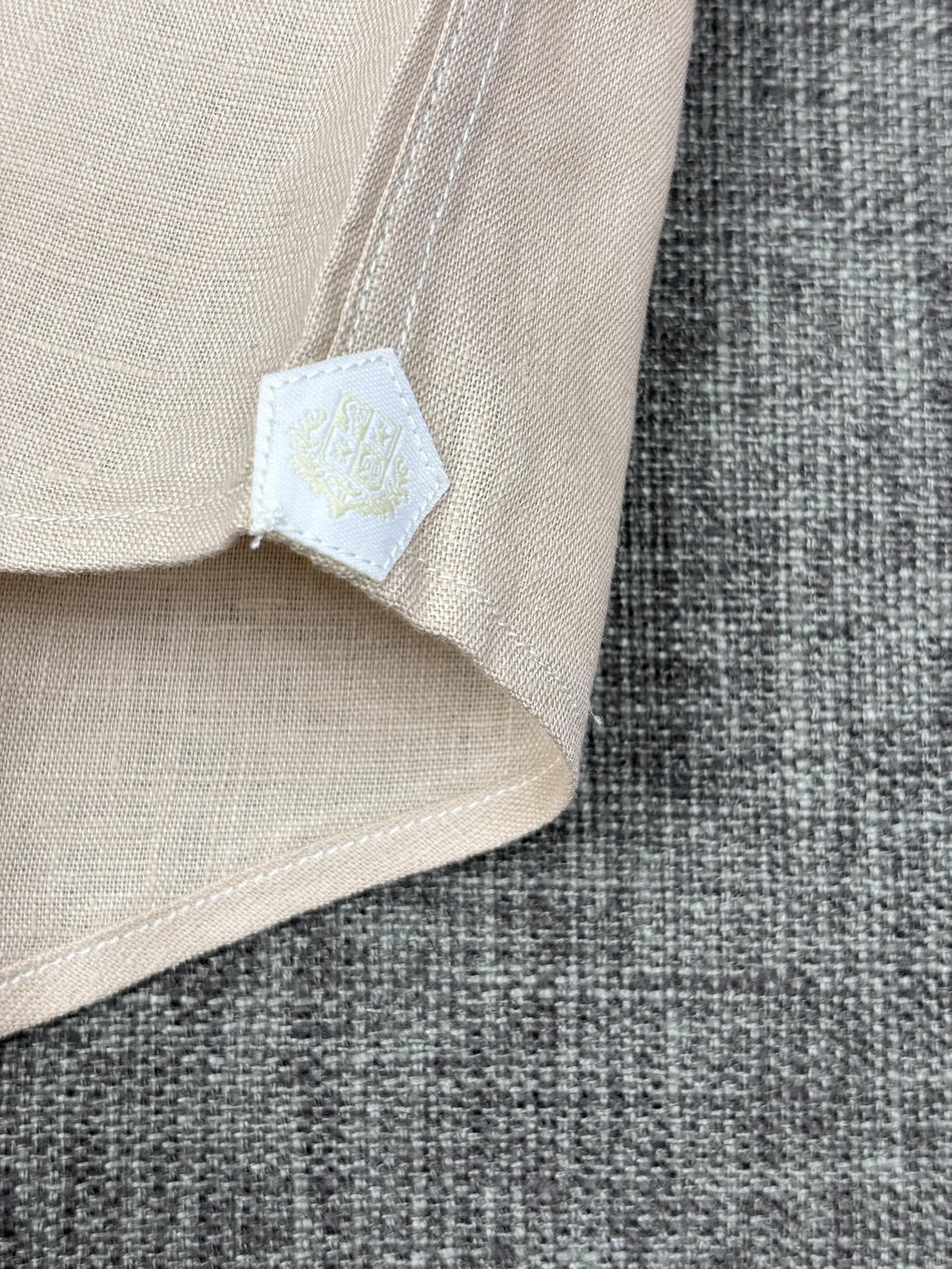 2026史诗级别的亚麻衬衫，Loro Piana独家巨献，多色入荷。原汁原味100%亚麻面料衬衫，麻料以