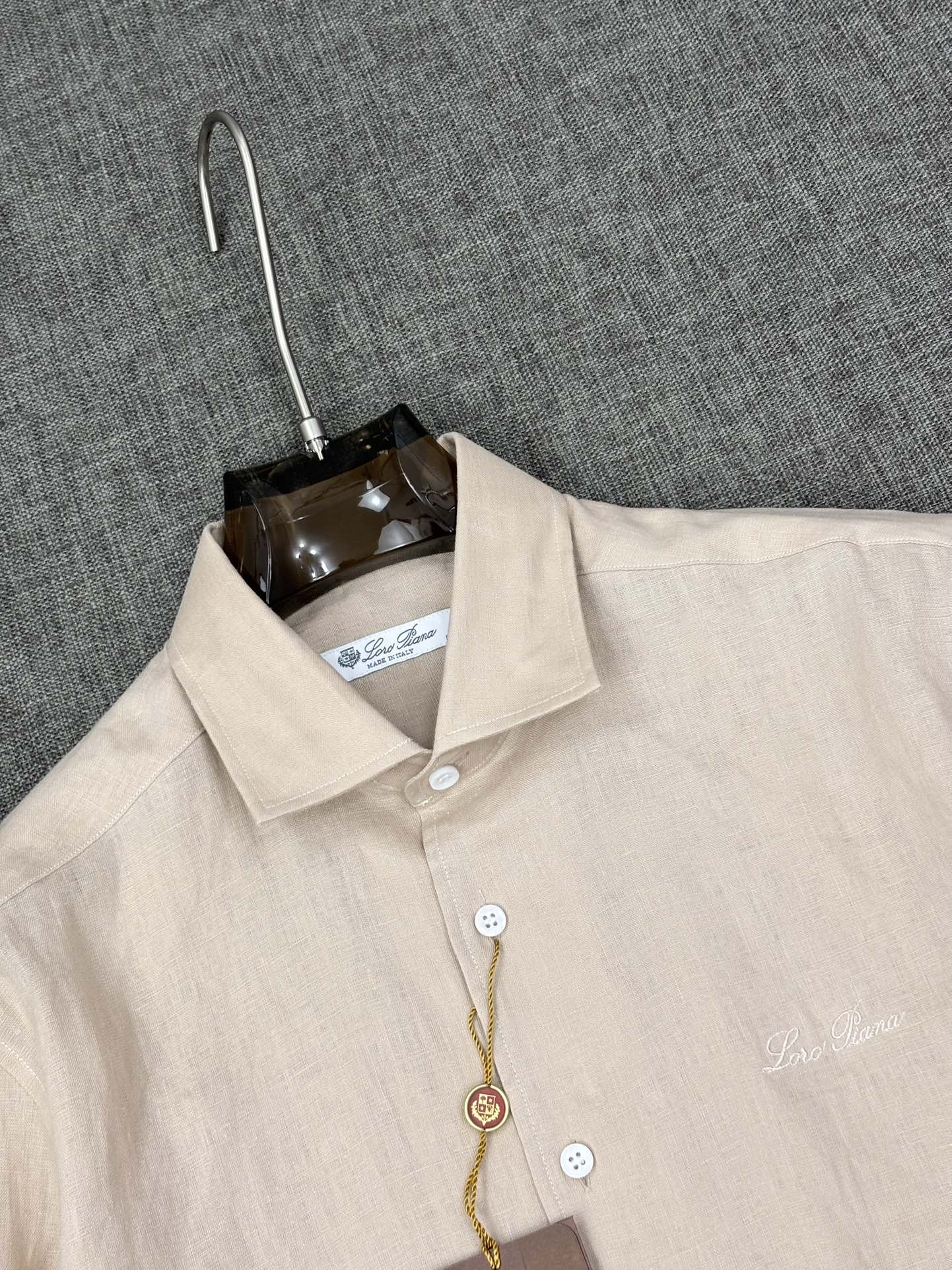 2026史诗级别的亚麻衬衫，Loro Piana独家巨献，多色入荷。原汁原味100%亚麻面料衬衫，麻料以